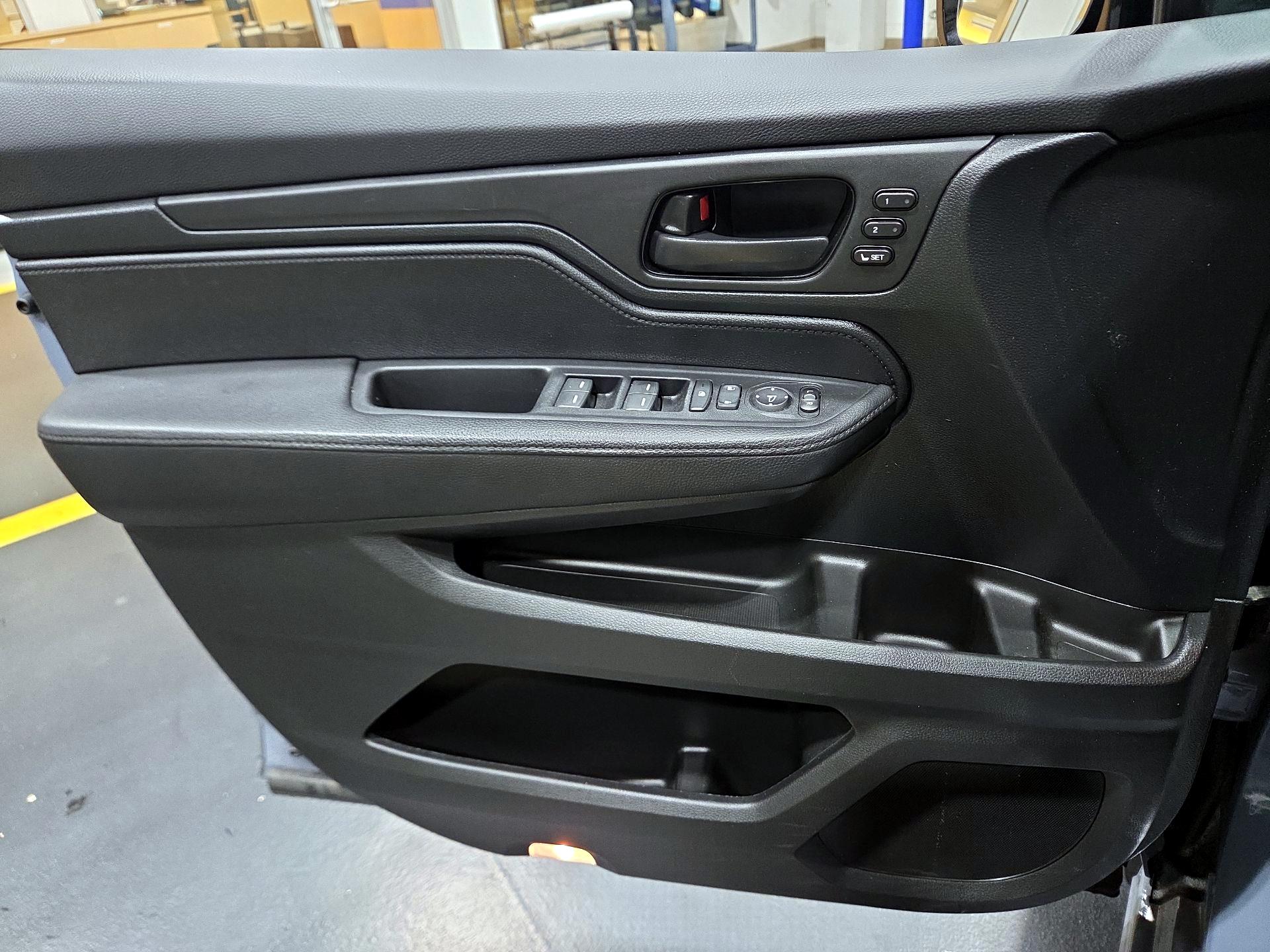 Thumbnail: 2023 Honda Odyssey - 10