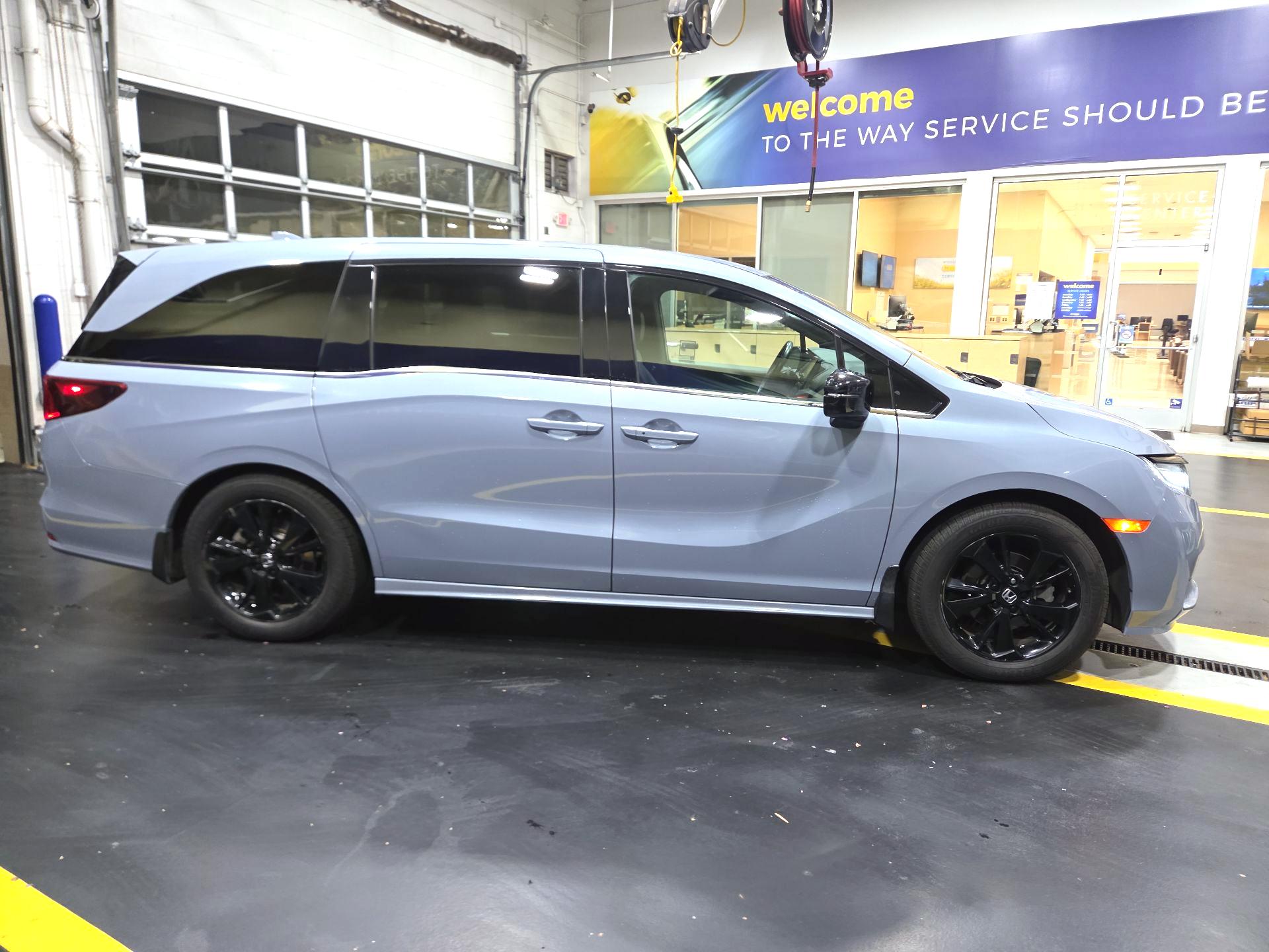 Thumbnail: 2023 Honda Odyssey - 4