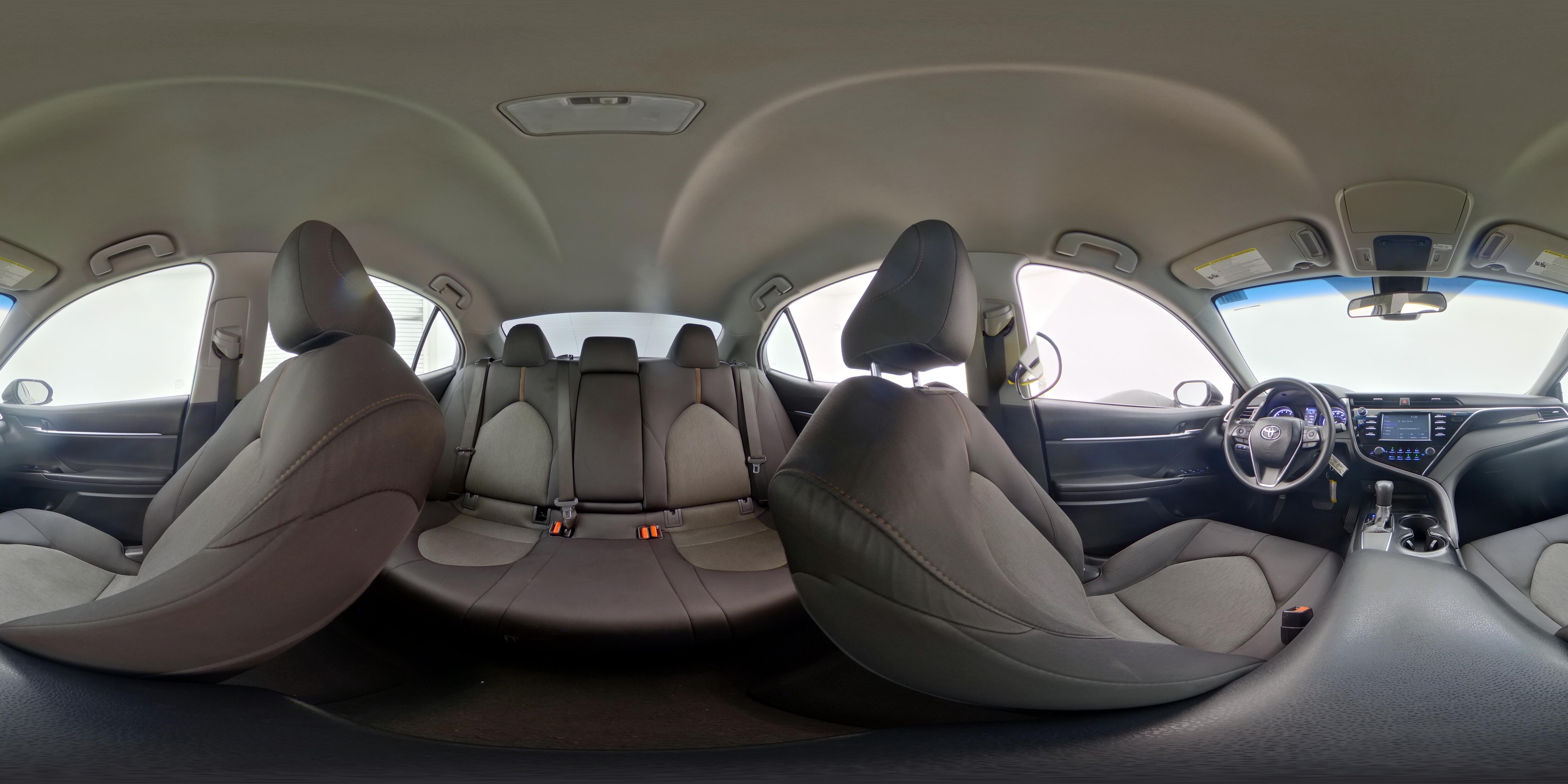 2018 Toyota Camry LE - Photo 23