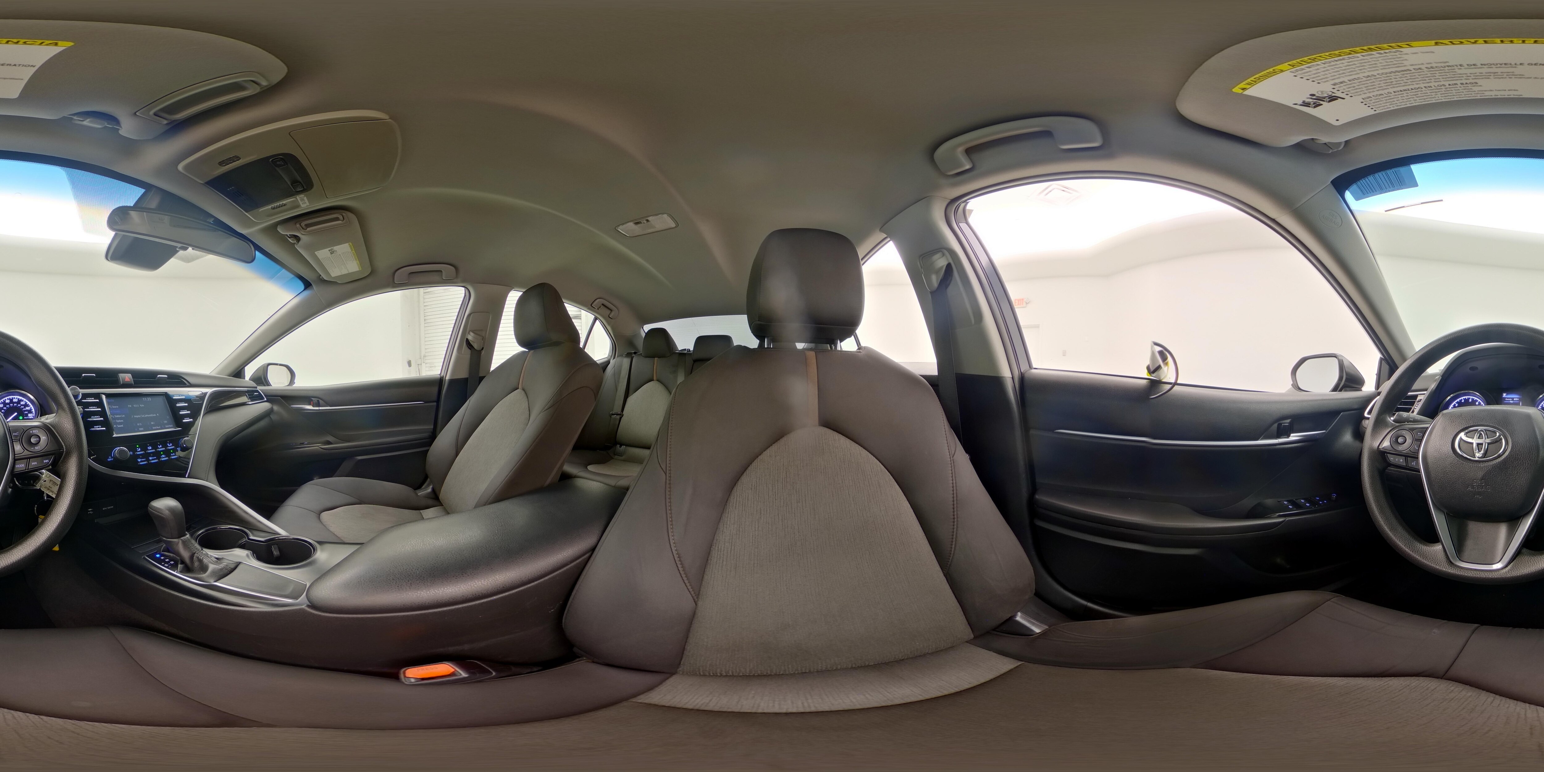 2018 Toyota Camry LE - Photo 25