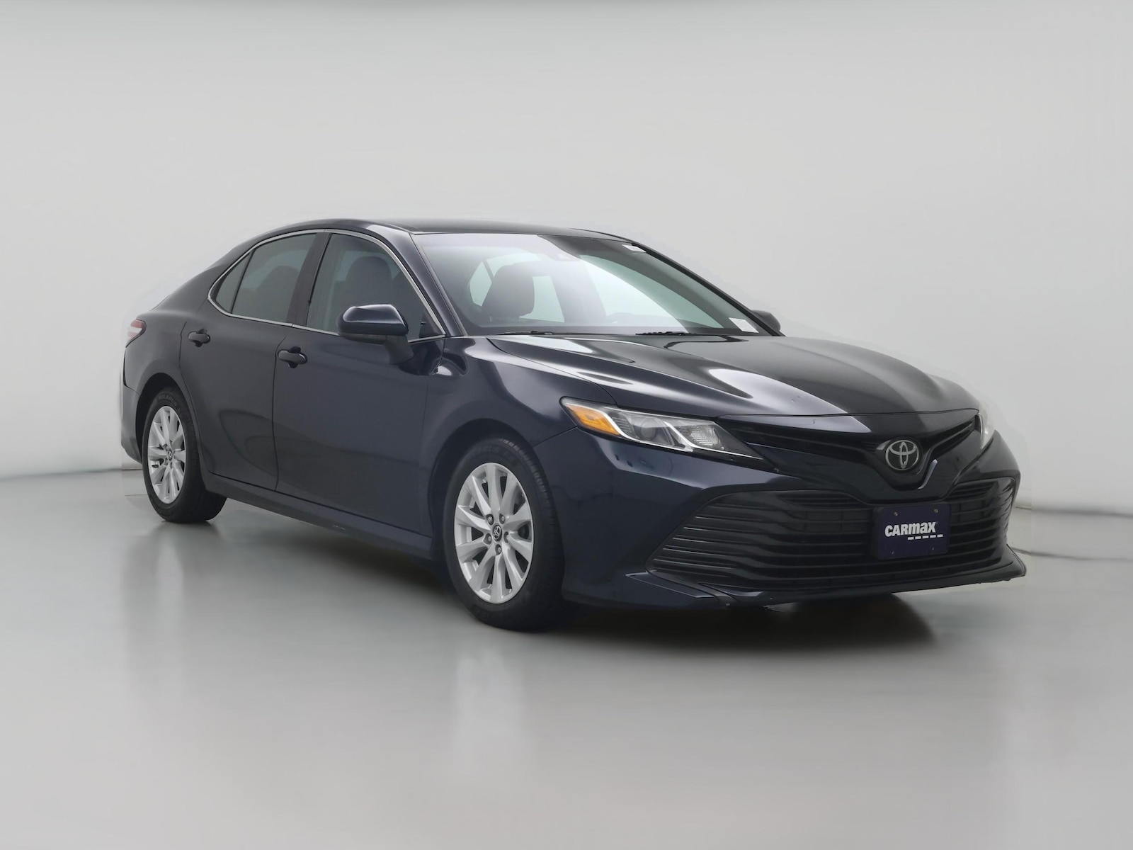 2018 Toyota Camry LE - Photo 1