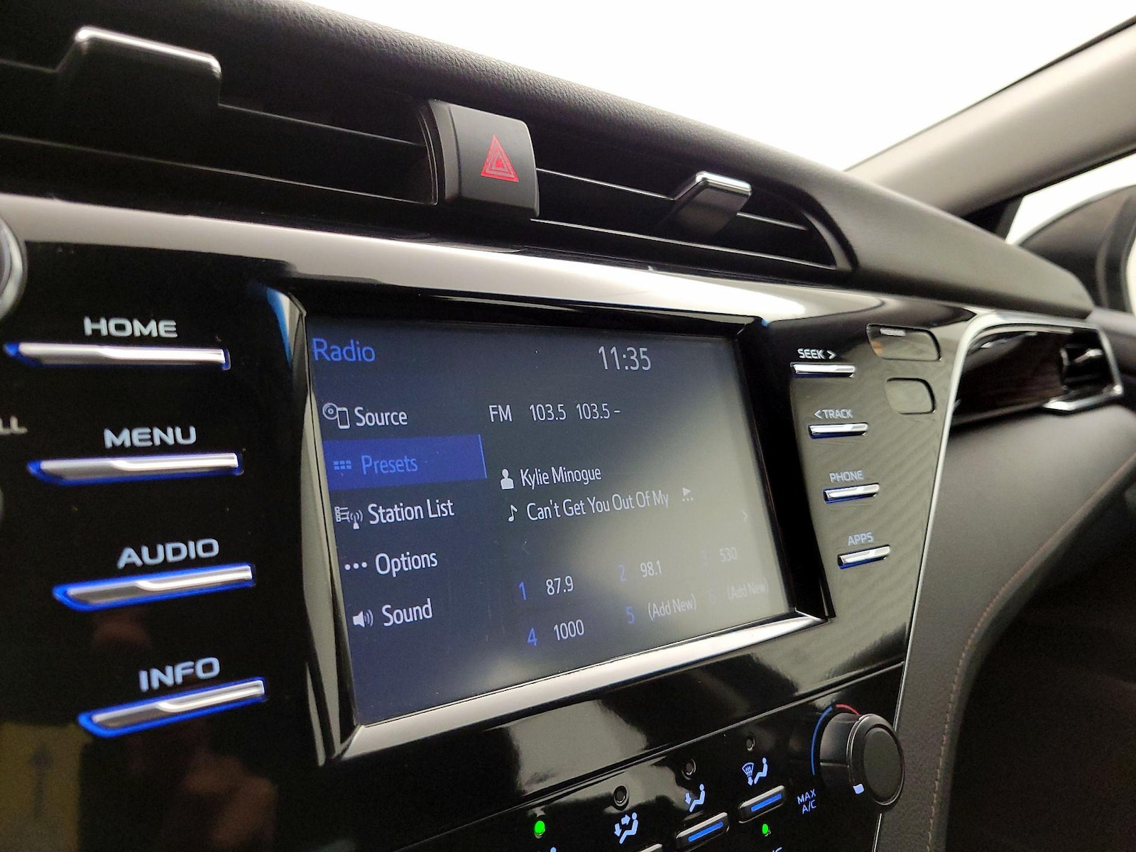 2018 Toyota Camry LE - Photo 15