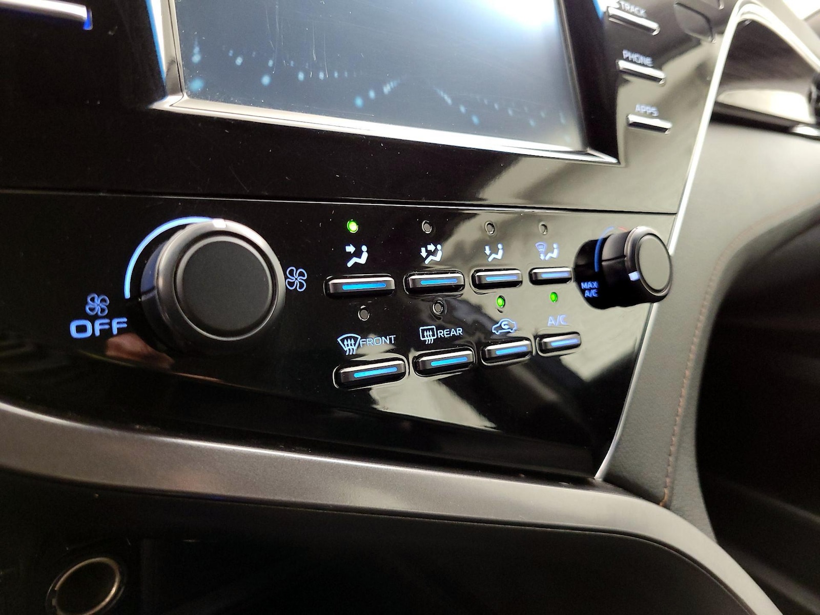 2018 Toyota Camry LE - Photo 16