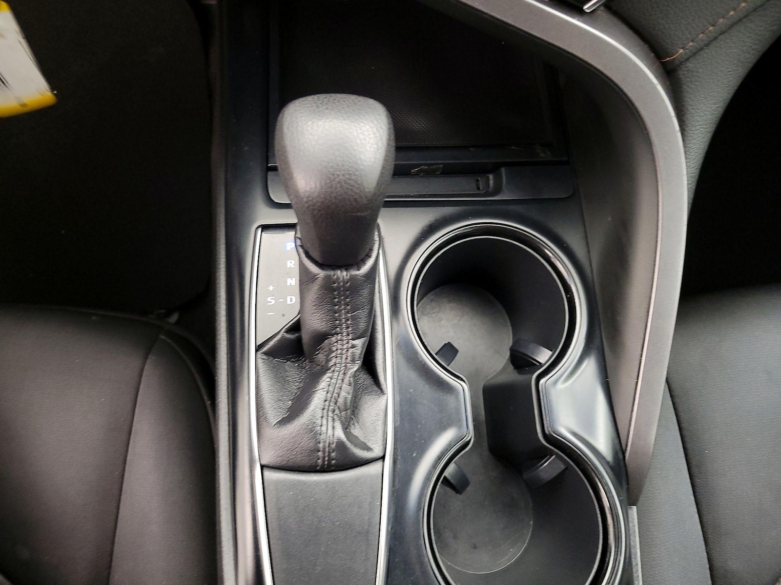 2018 Toyota Camry LE - Photo 17