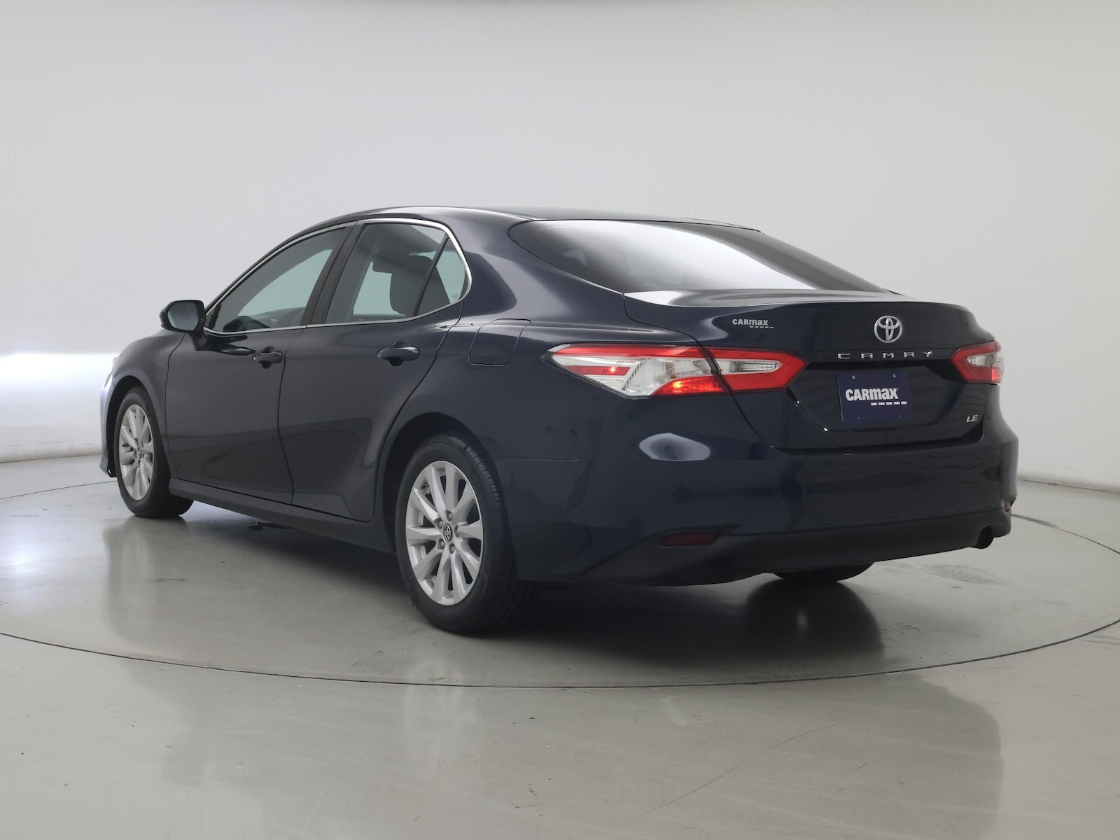 2018 Toyota Camry LE - Photo 3