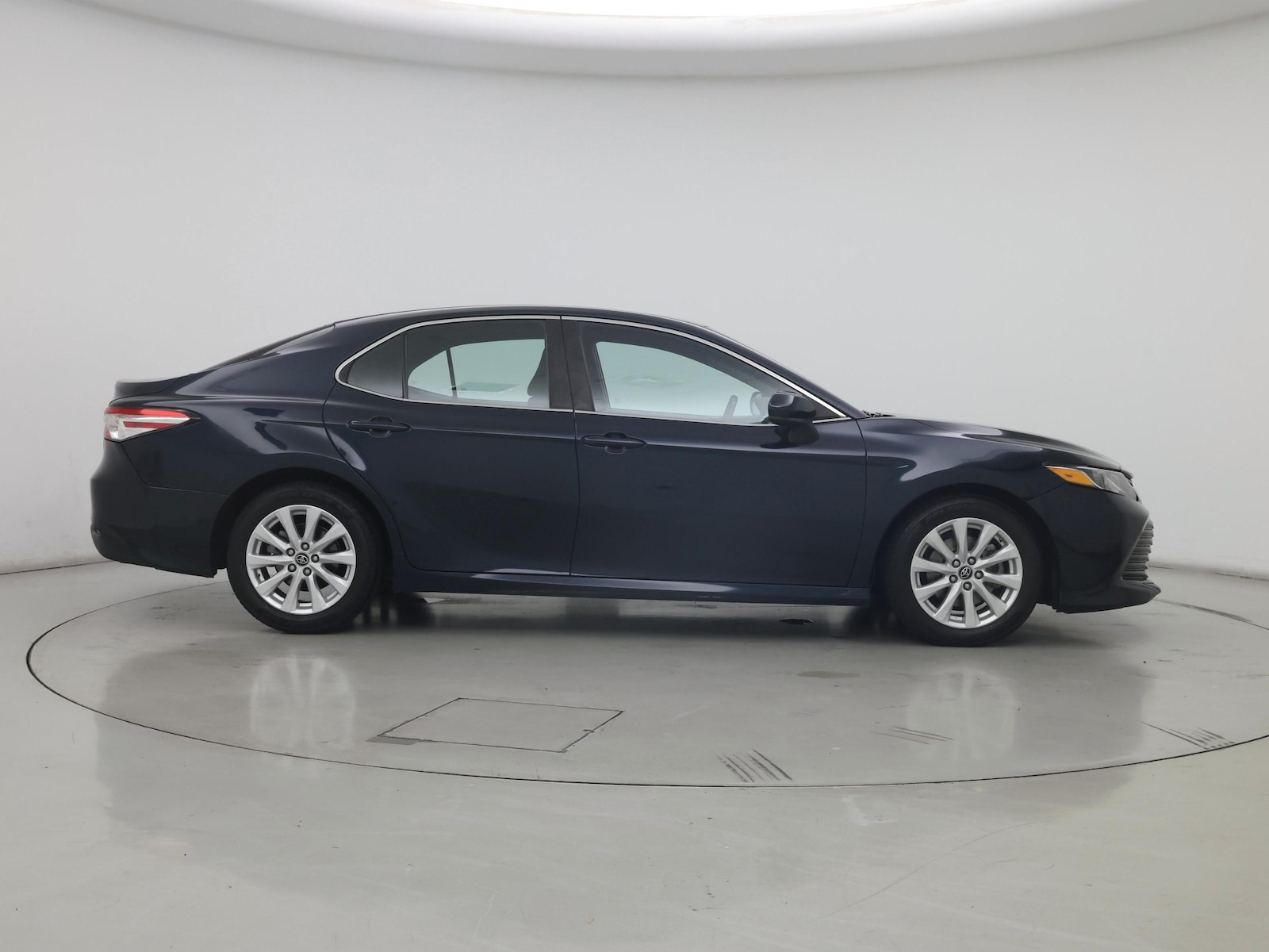 2018 Toyota Camry LE - Photo 8