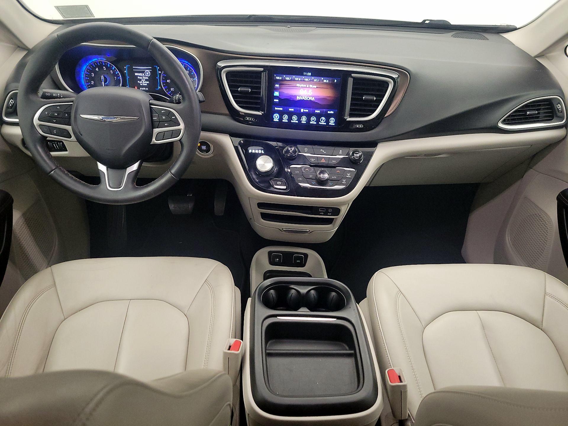 Thumbnail: 2017 Chrysler Pacifica - 9