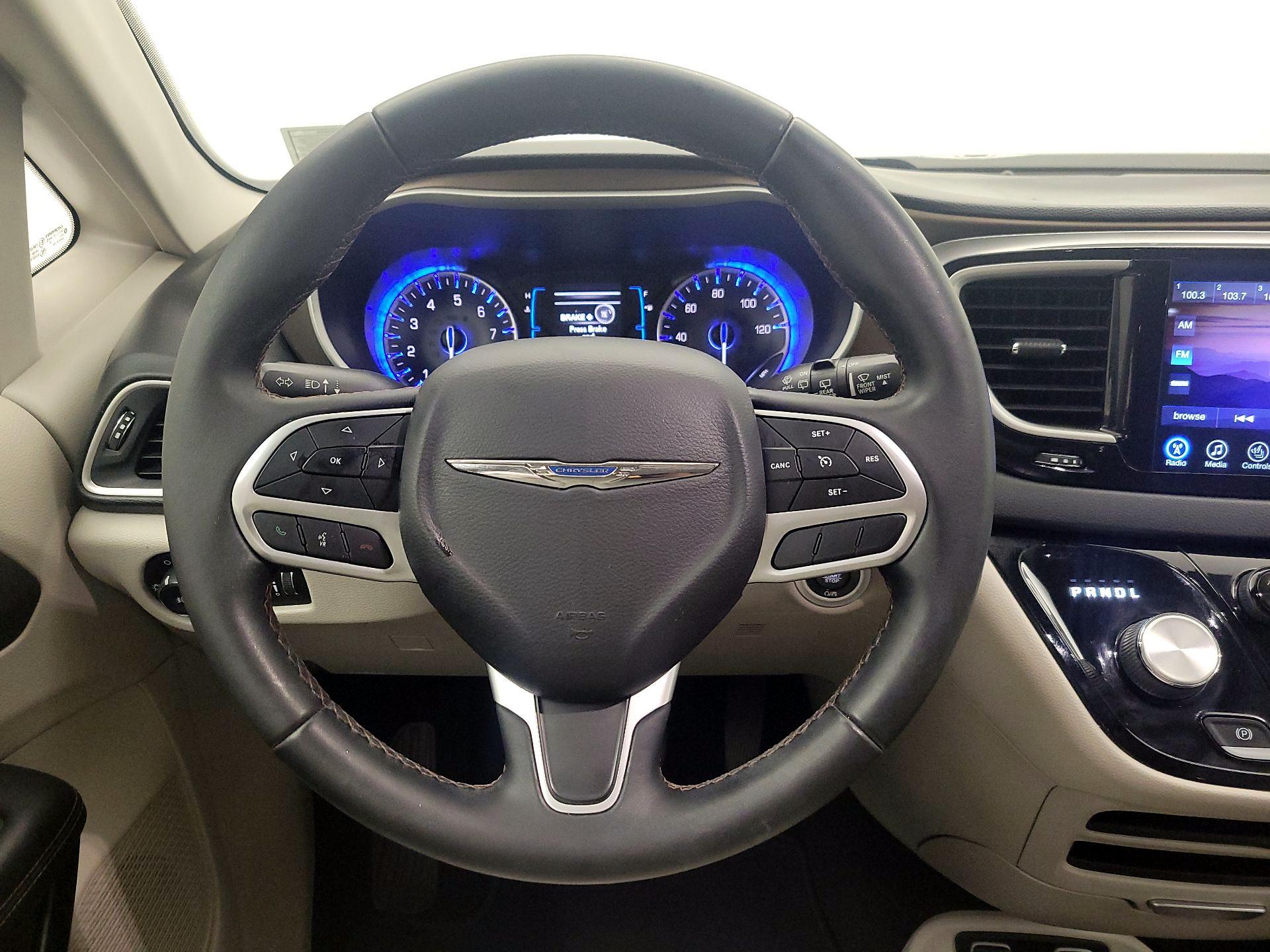 Thumbnail: 2017 Chrysler Pacifica - 10