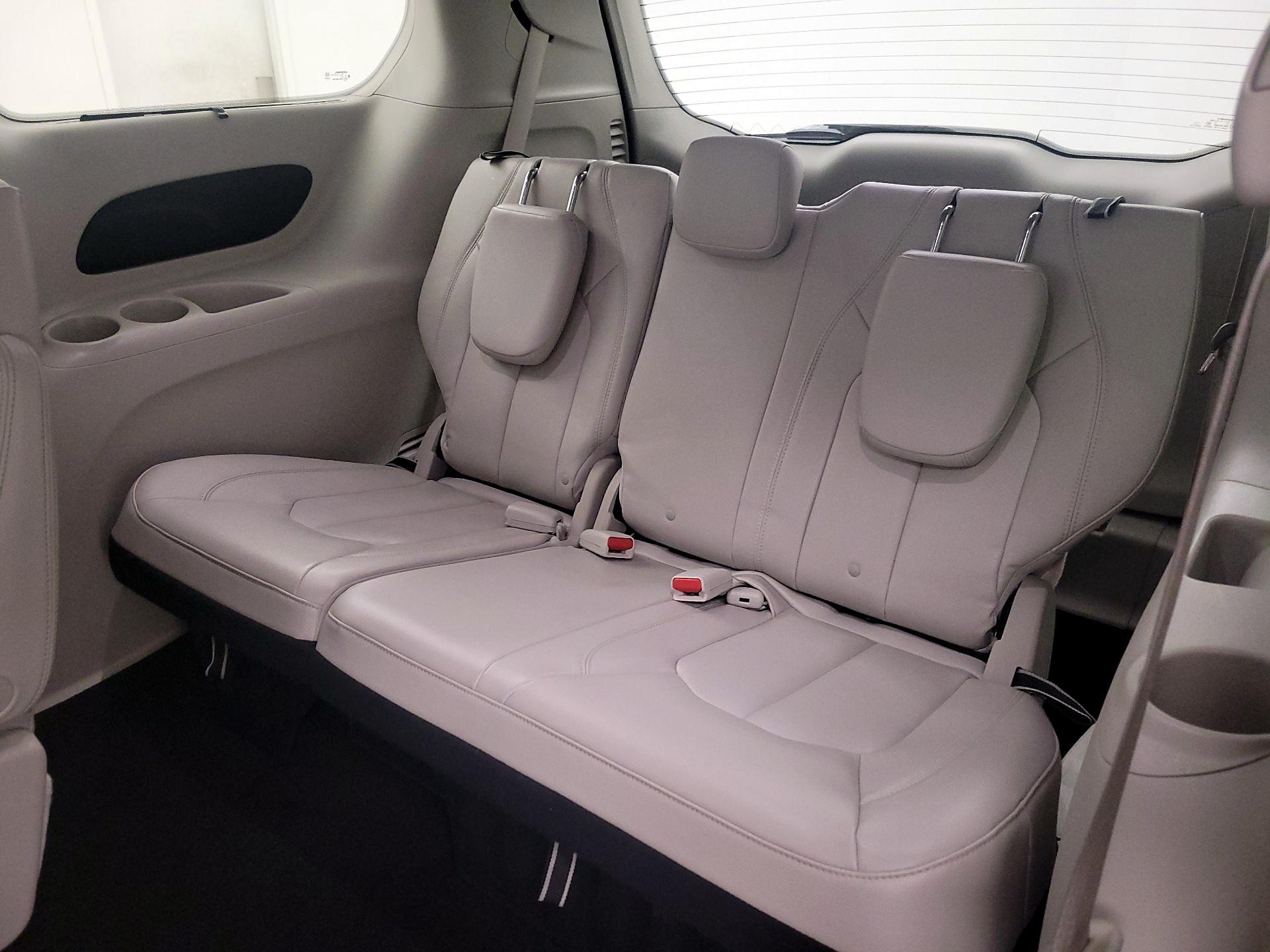 Thumbnail: 2017 Chrysler Pacifica - 20