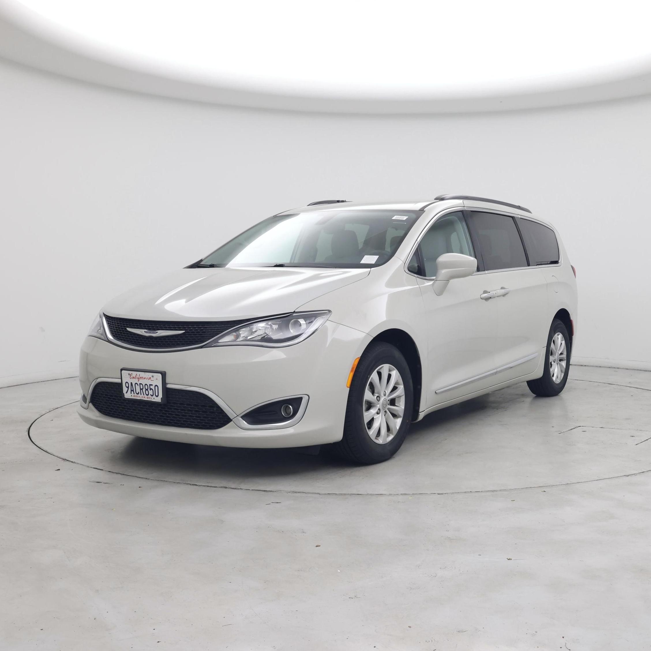 Thumbnail: 2017 Chrysler Pacifica - 4