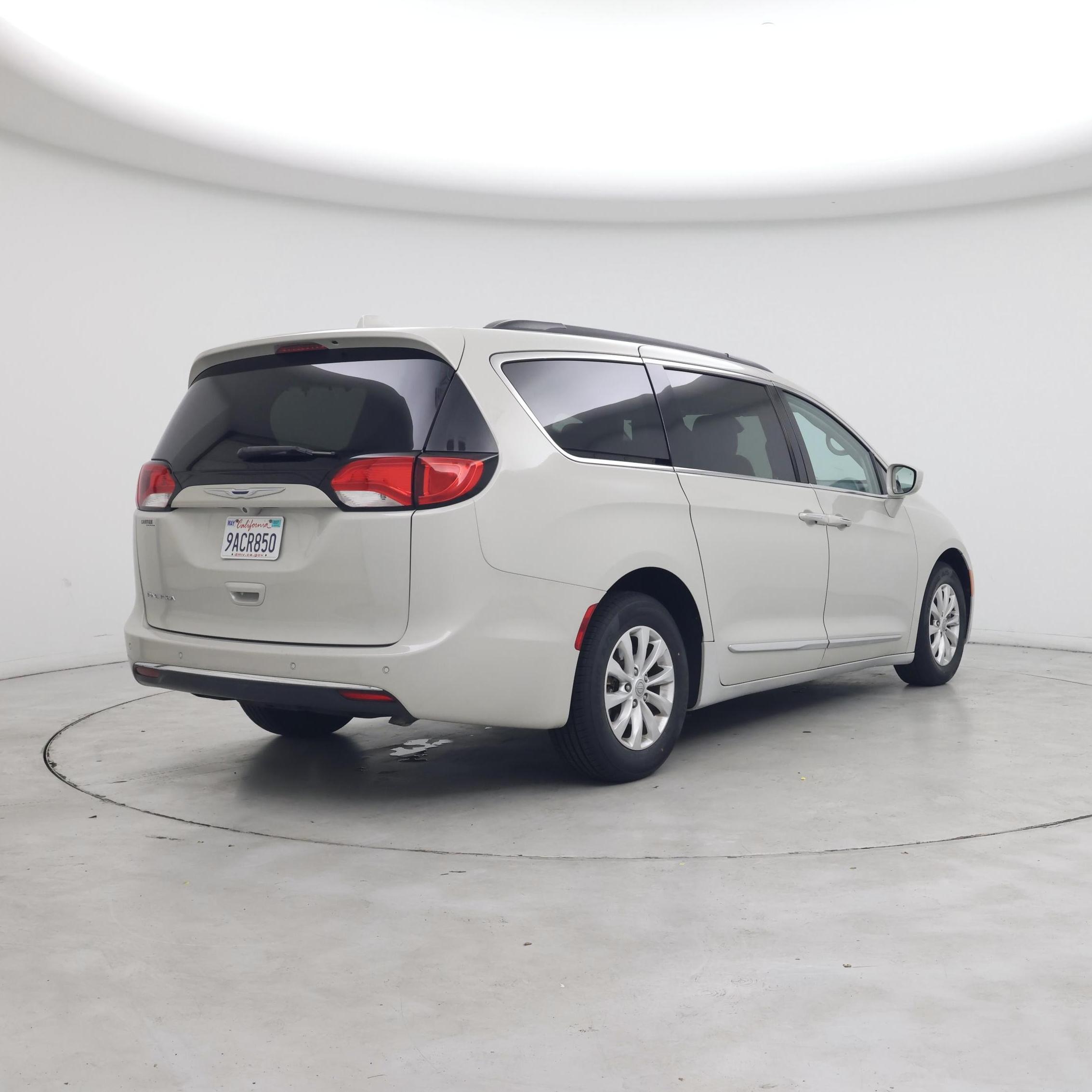 Thumbnail: 2017 Chrysler Pacifica - 8