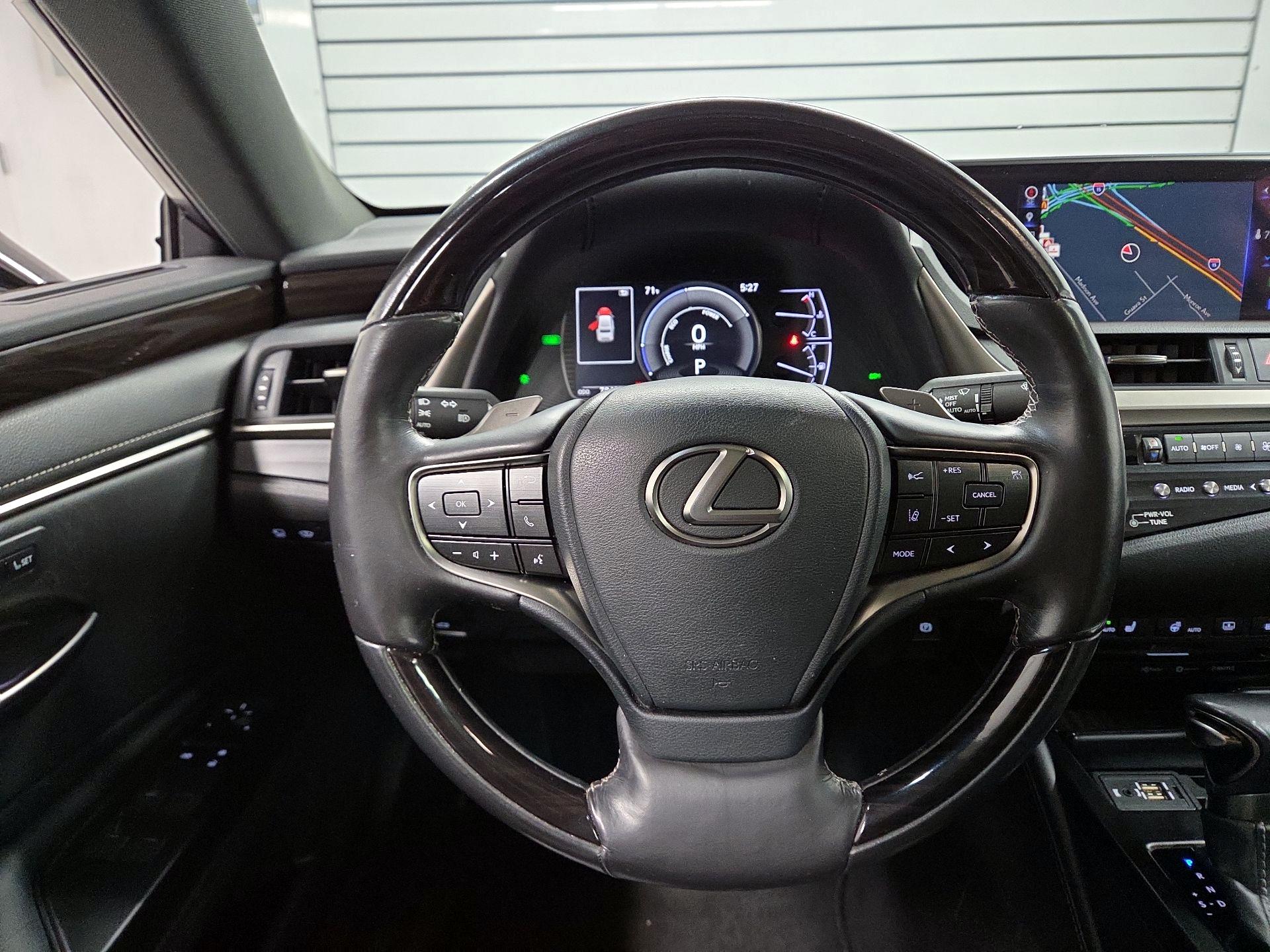 Thumbnail: 2019 Lexus ES - 10