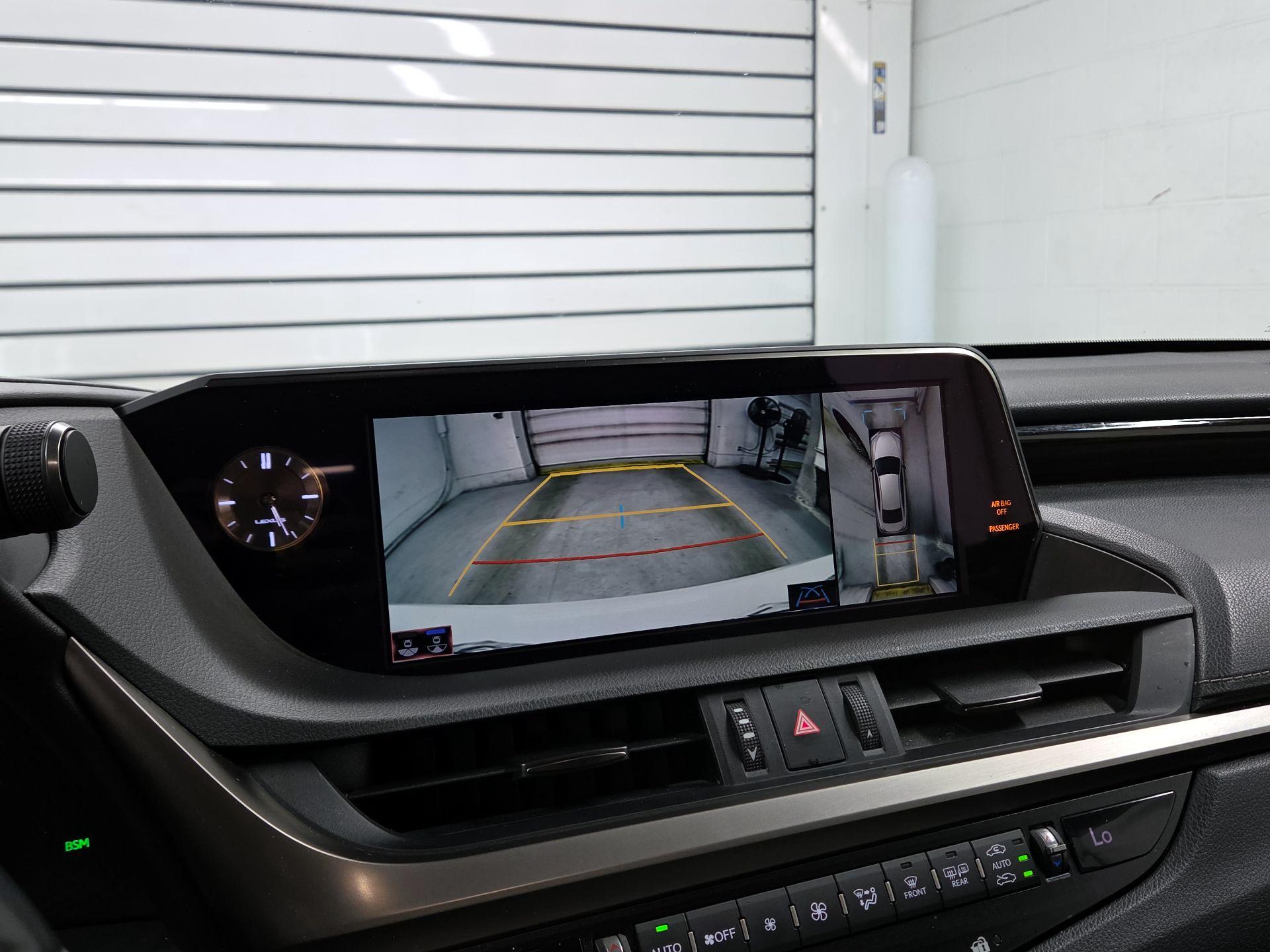 Thumbnail: 2019 Lexus ES - 15