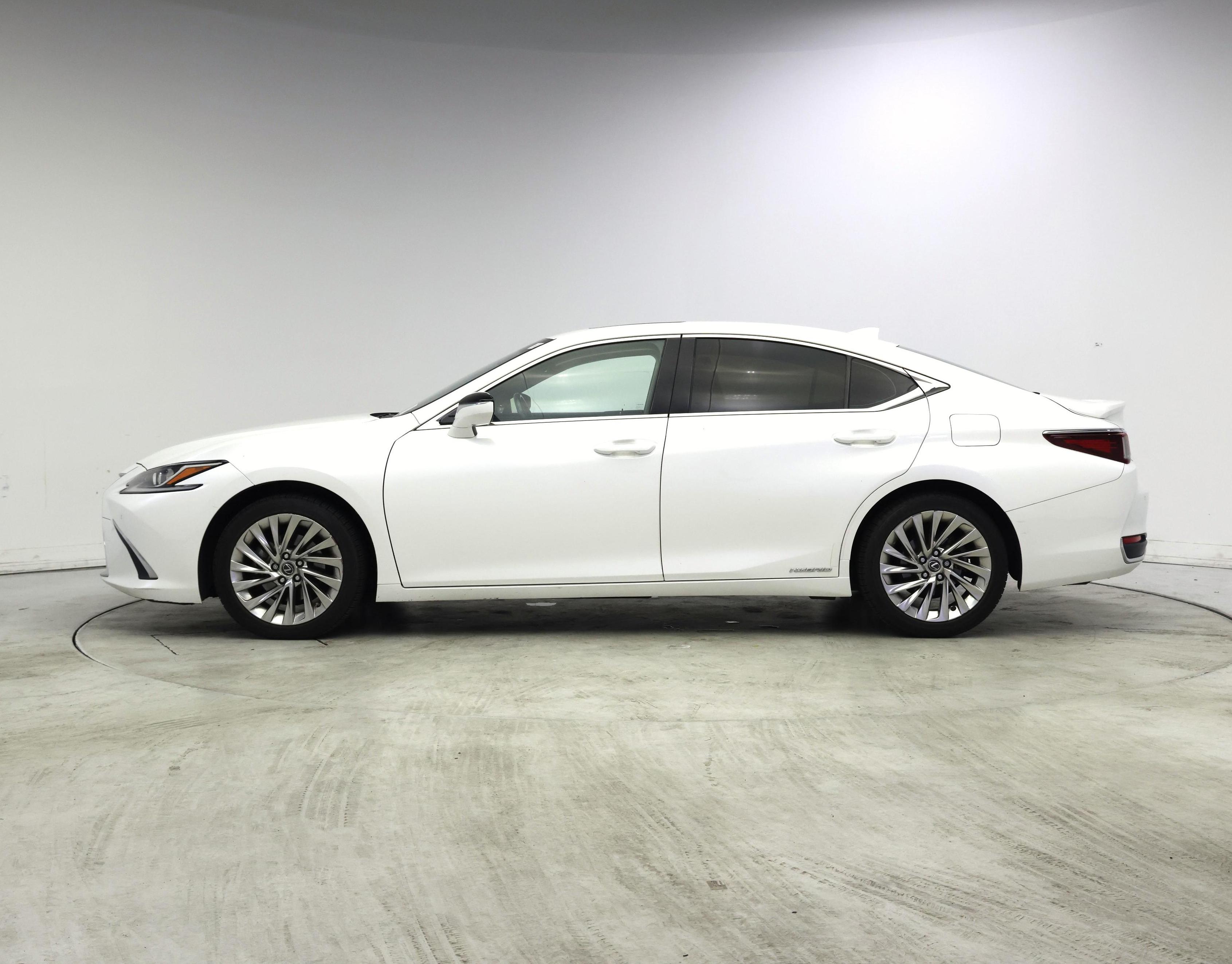 Thumbnail: 2019 Lexus ES - 3