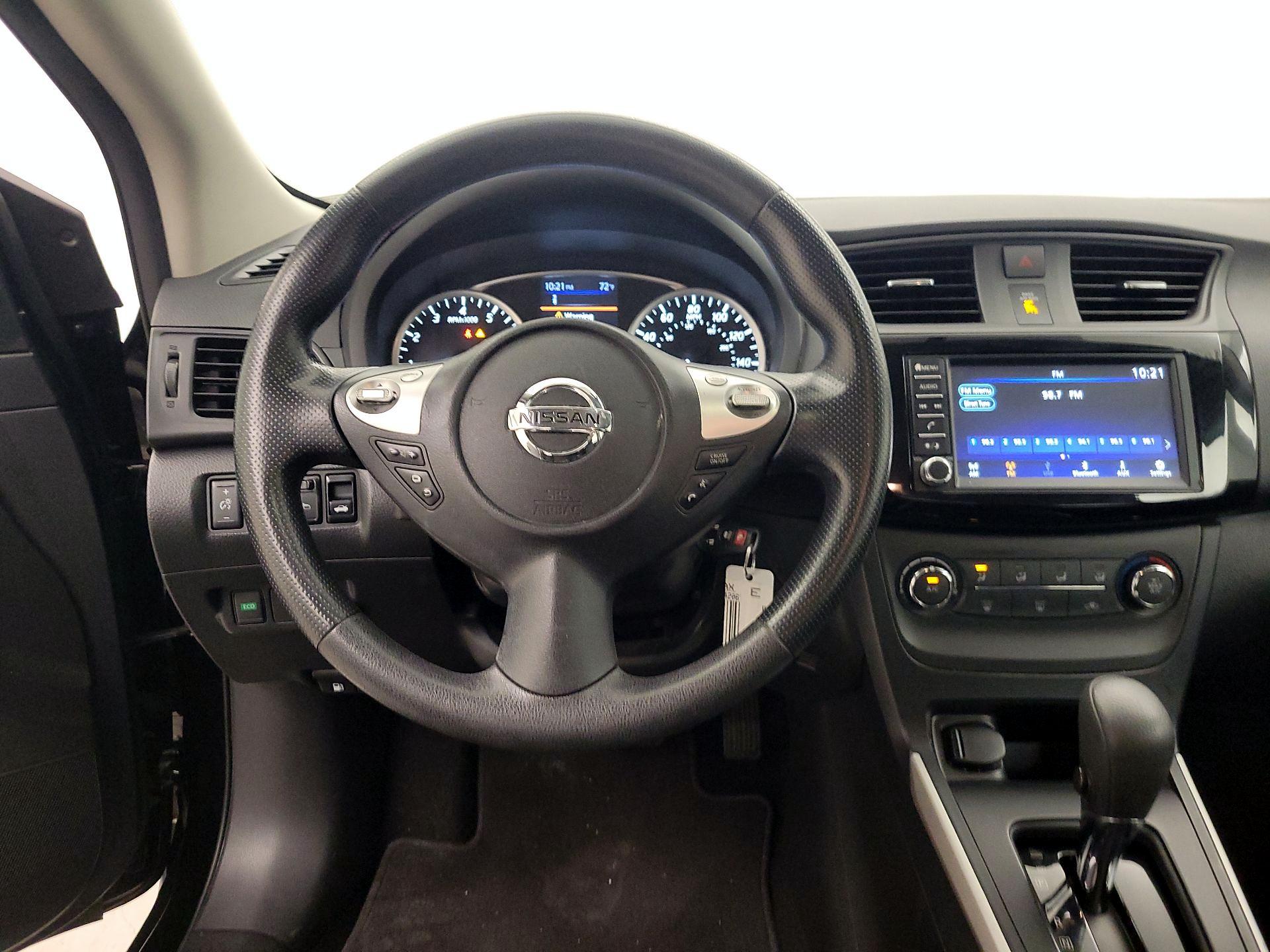 Thumbnail: 2019 Nissan Sentra - 10