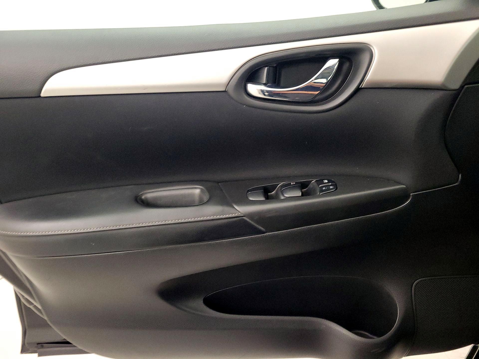 Thumbnail: 2019 Nissan Sentra - 12