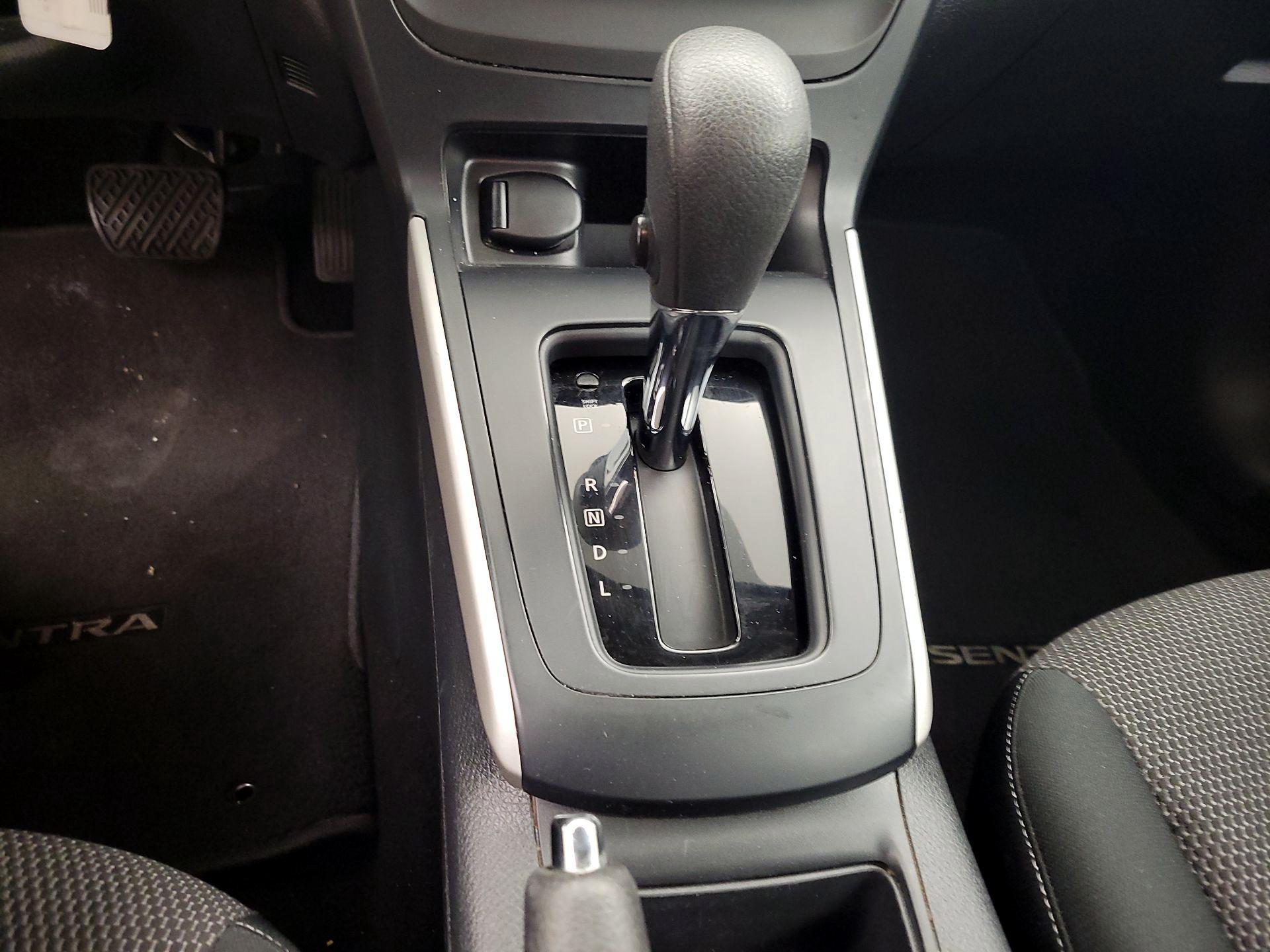 Thumbnail: 2019 Nissan Sentra - 17