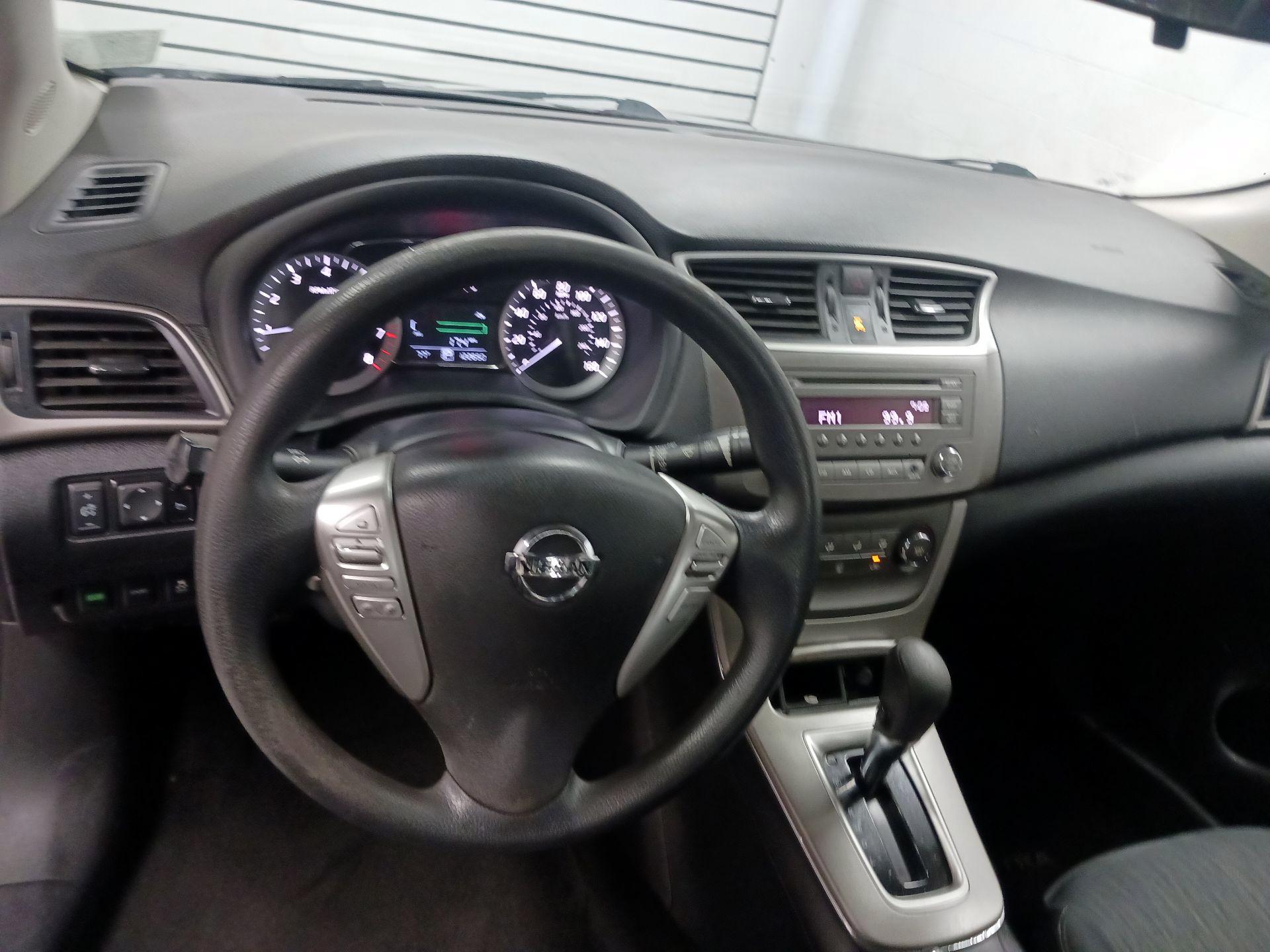 Thumbnail: 2014 Nissan Sentra - 9