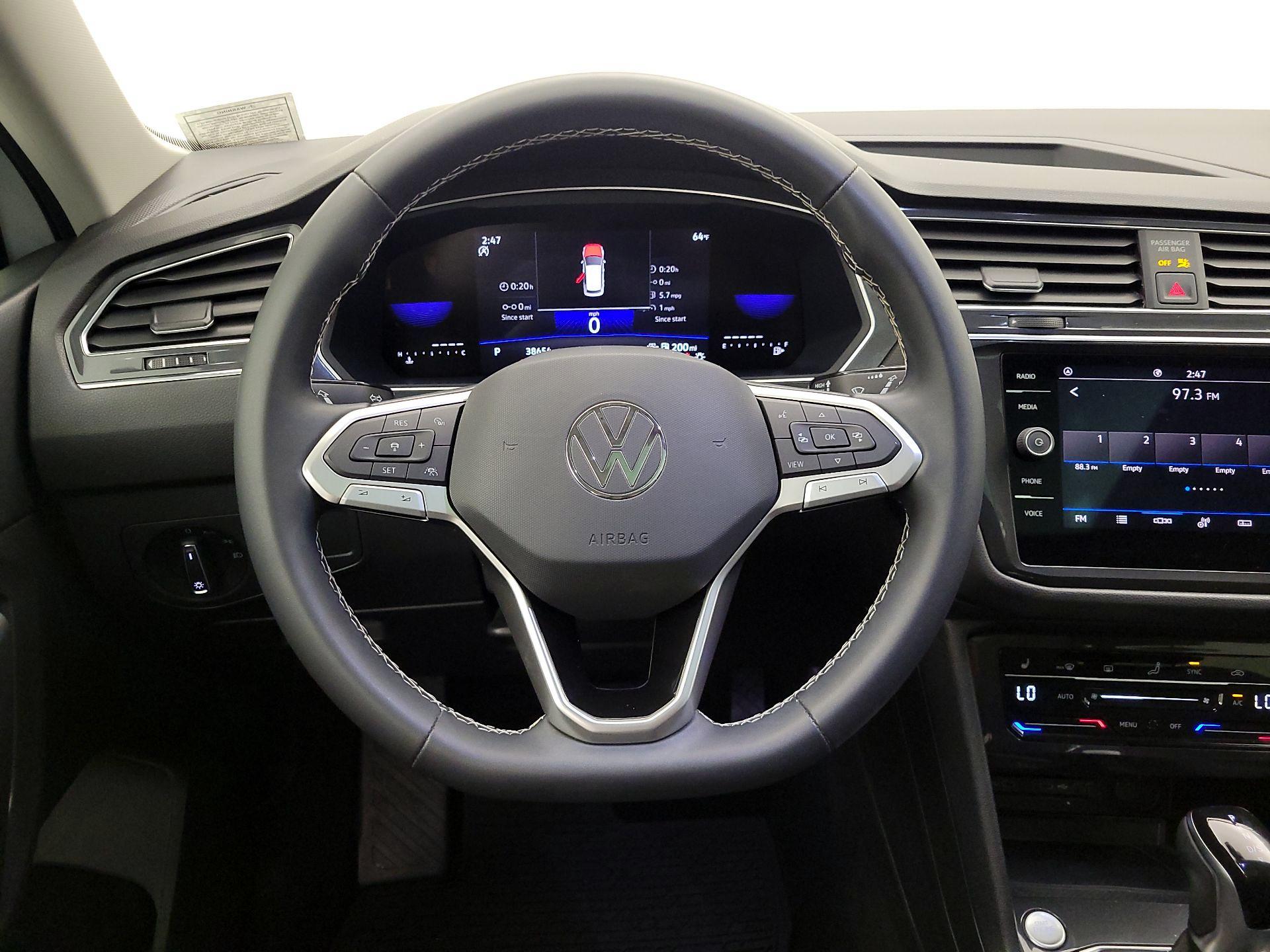 Thumbnail: 2023 Volkswagen Tiguan - 10