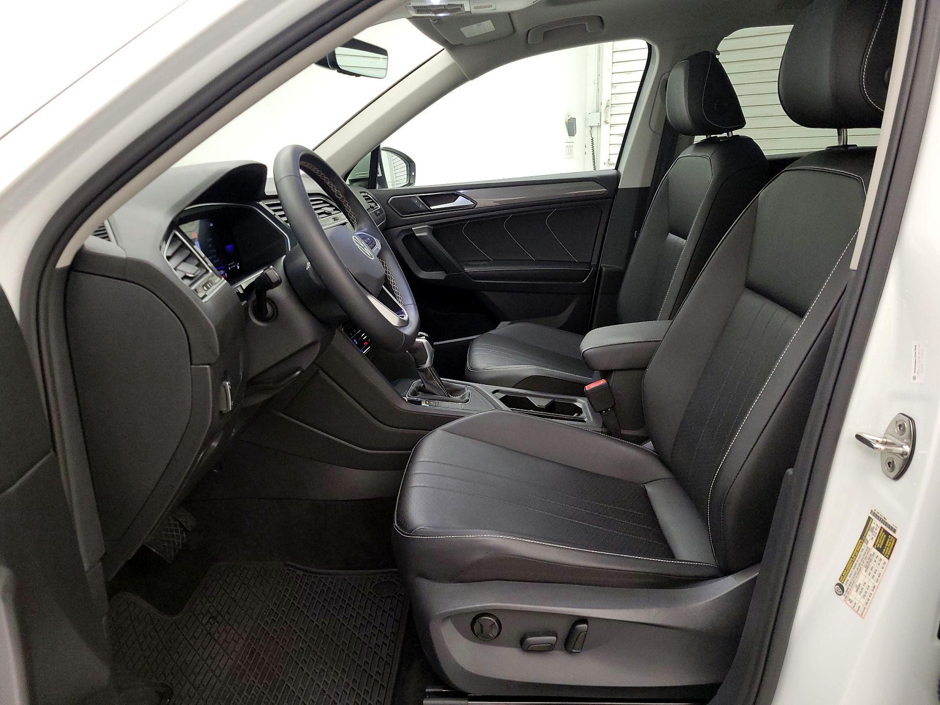 Thumbnail: 2023 Volkswagen Tiguan - 11