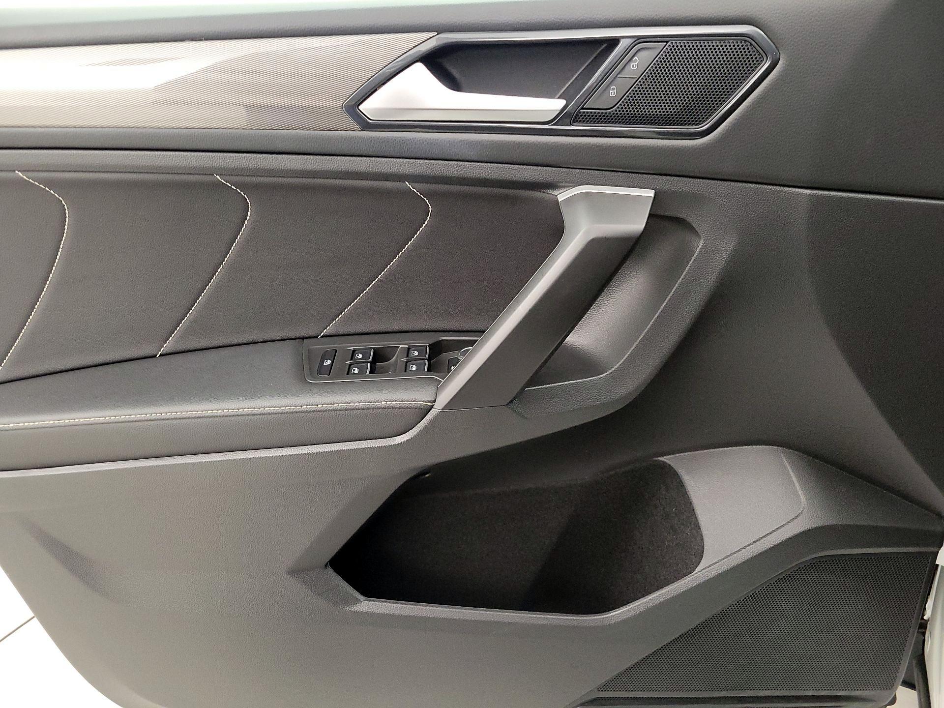 Thumbnail: 2023 Volkswagen Tiguan - 12