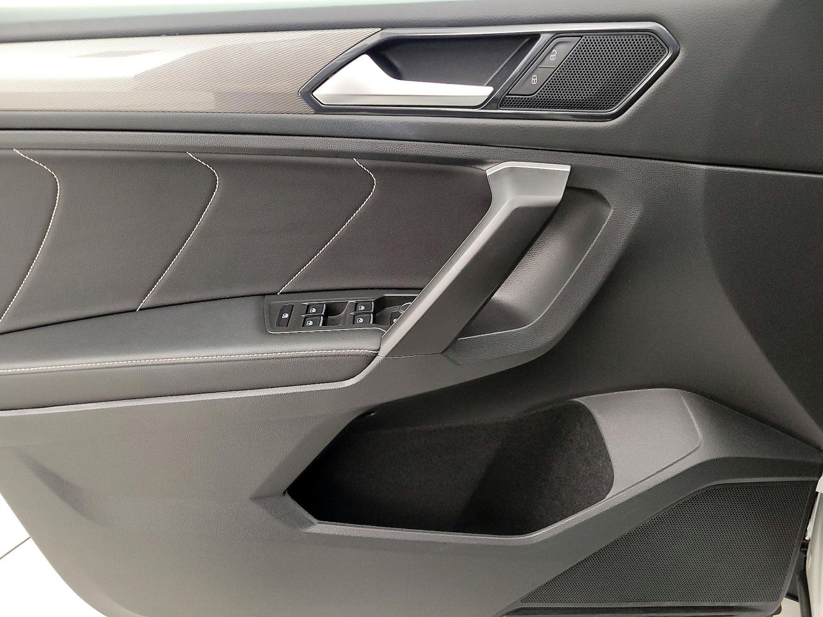 2023 Volkswagen Tiguan SE - Photo 13