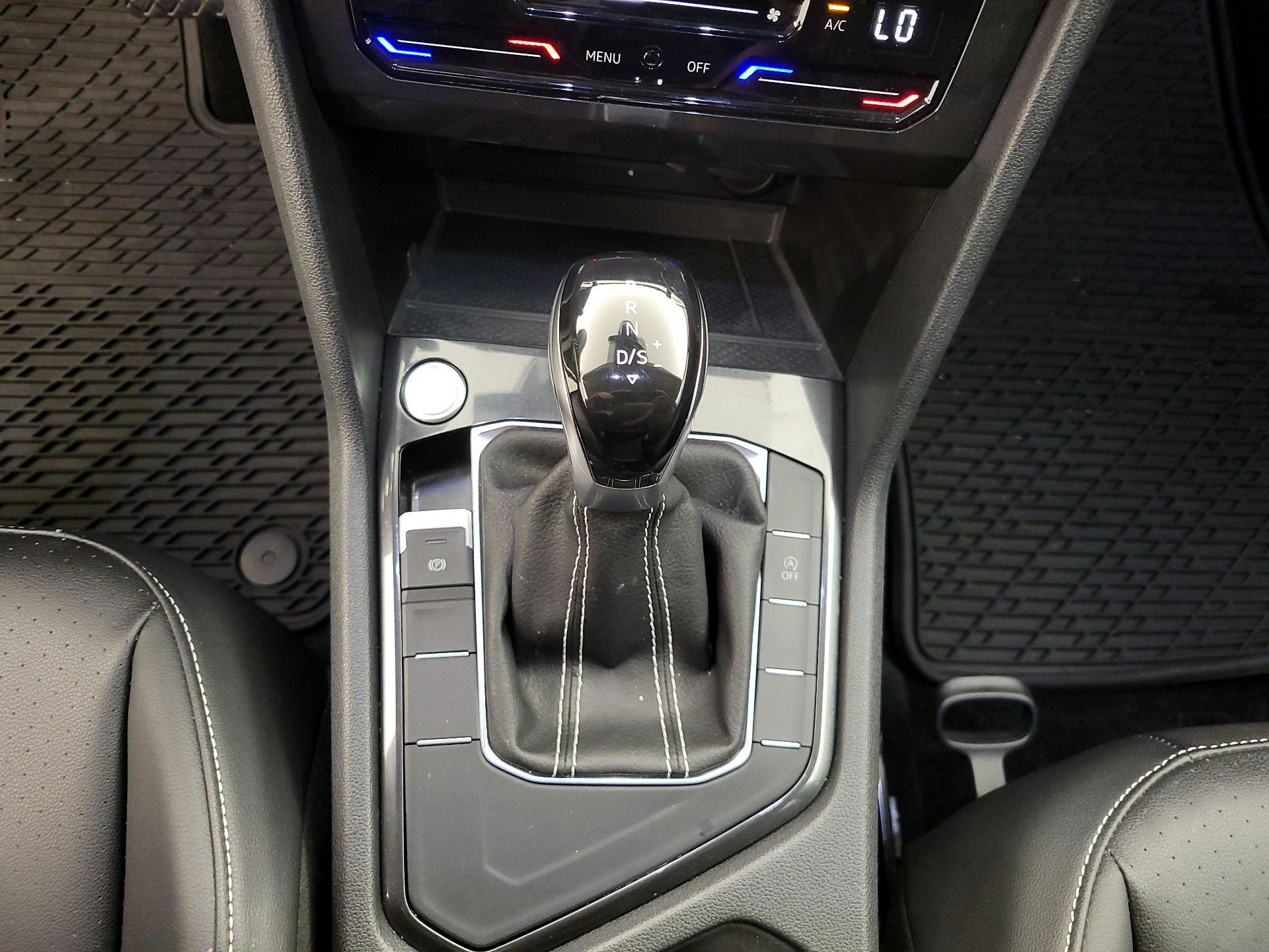 Thumbnail: 2023 Volkswagen Tiguan - 17