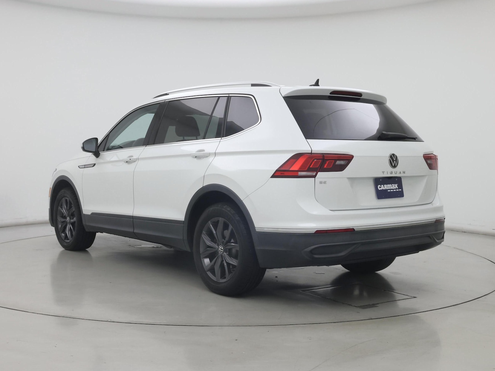 2023 Volkswagen Tiguan SE - Photo 3