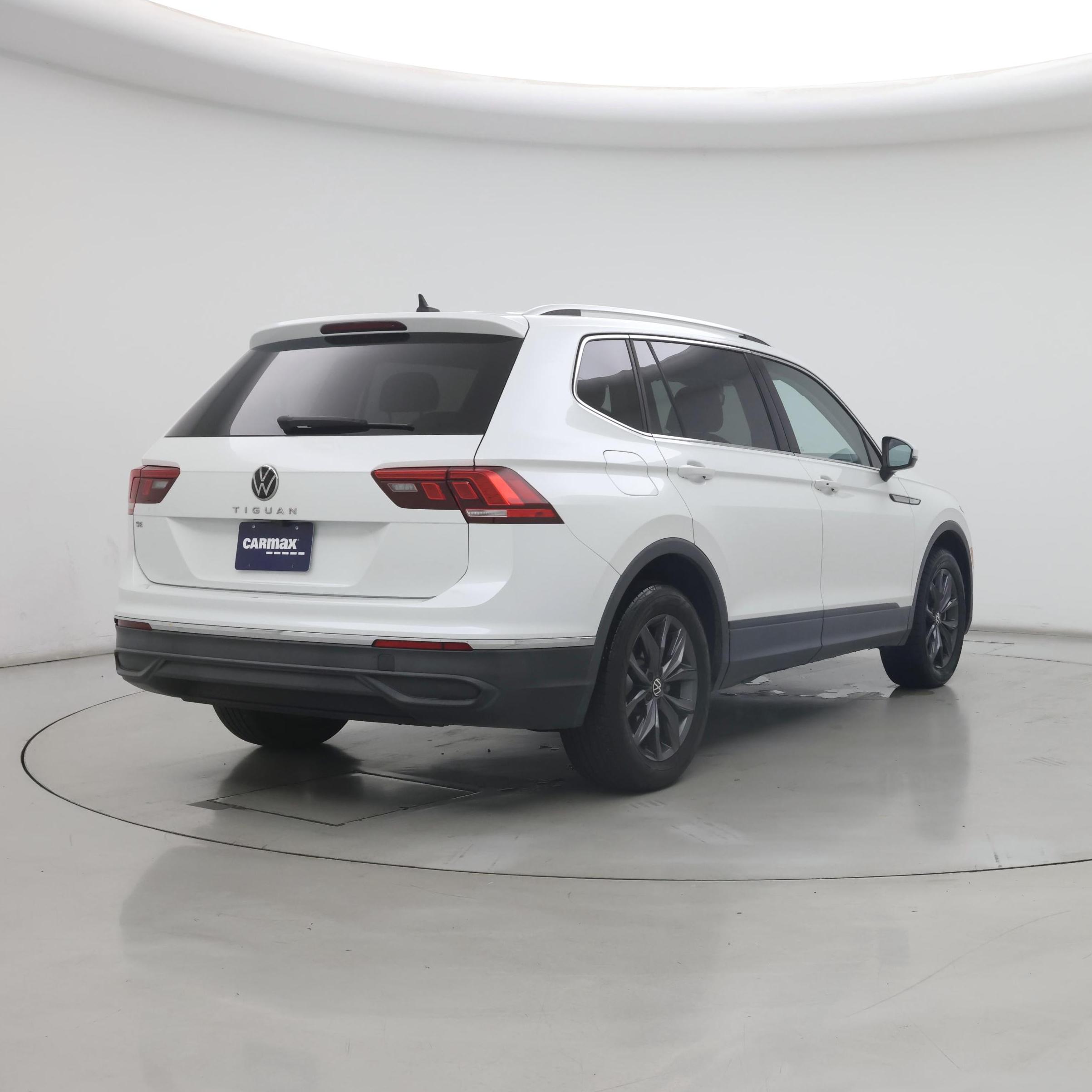 Thumbnail: 2023 Volkswagen Tiguan - 8