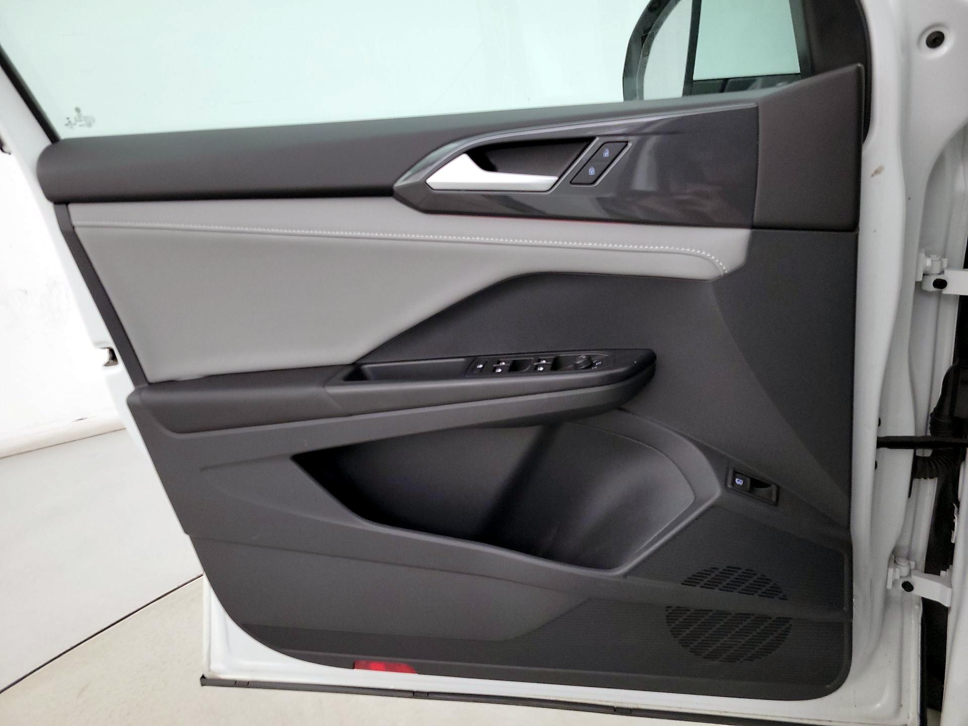 Thumbnail: 2023 Volkswagen Taos - 12