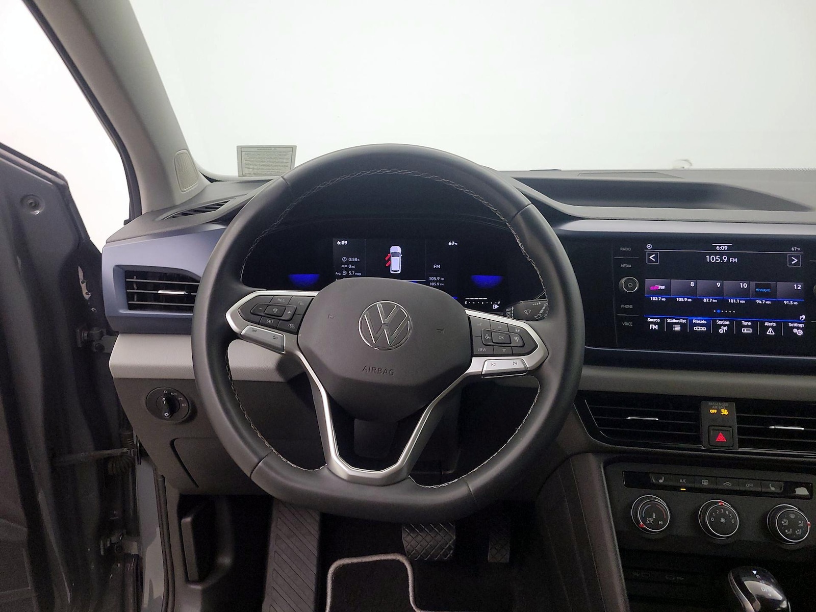 2022 Volkswagen Taos SE - Photo 11