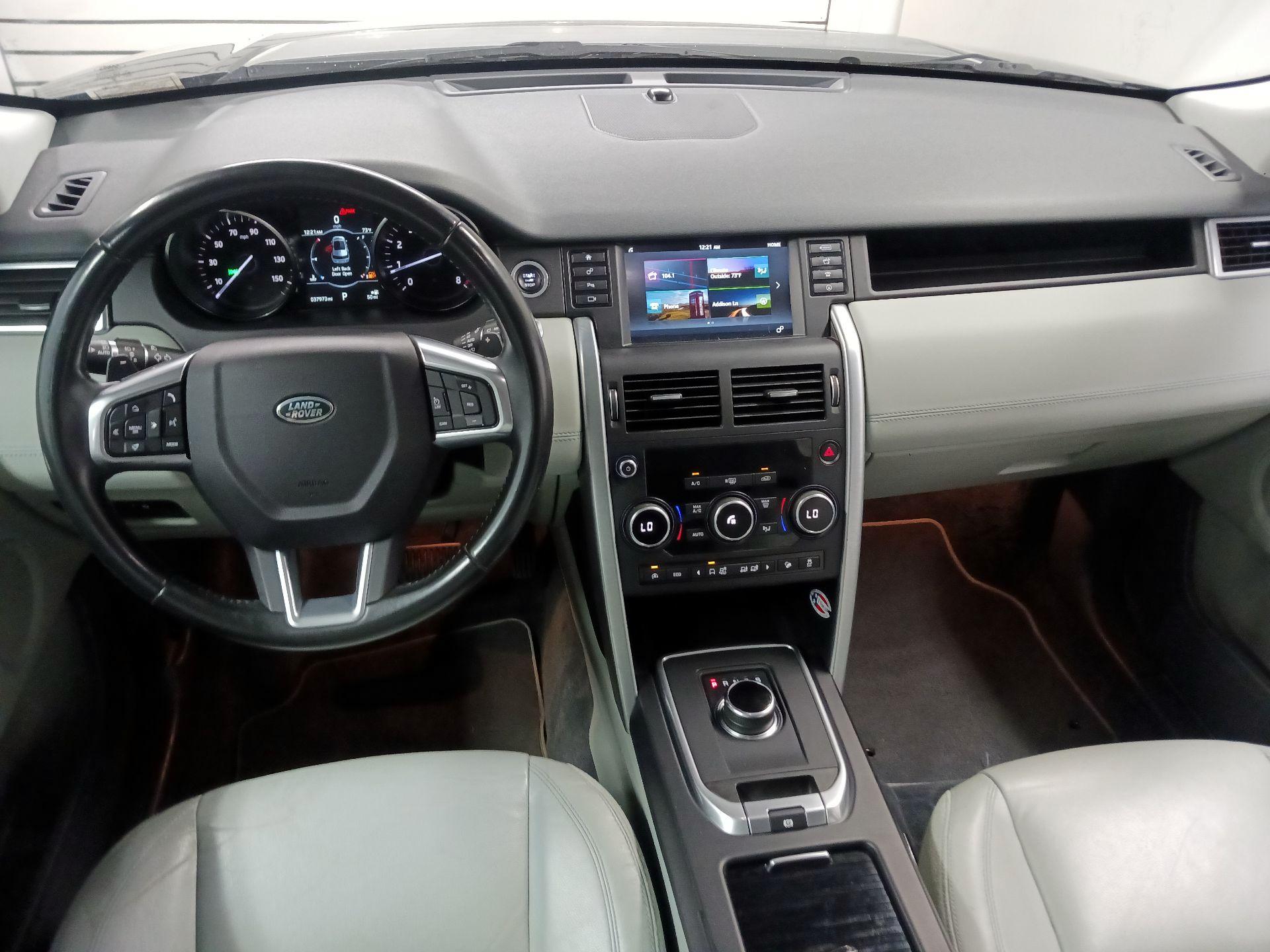 Thumbnail: 2017 Land Rover Discovery Sport - 9