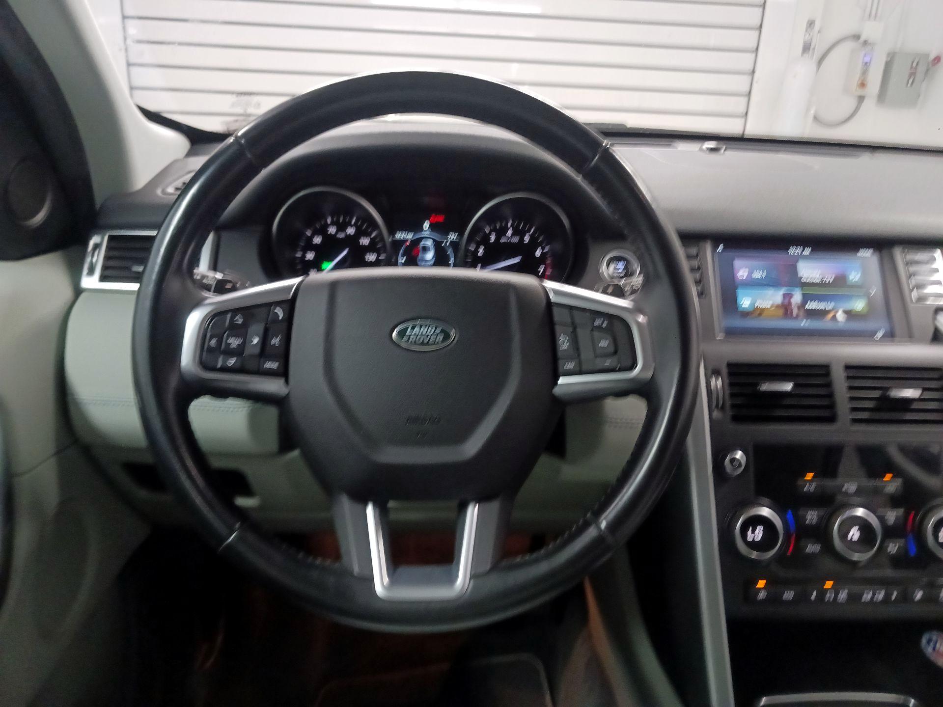 Thumbnail: 2017 Land Rover Discovery Sport - 10