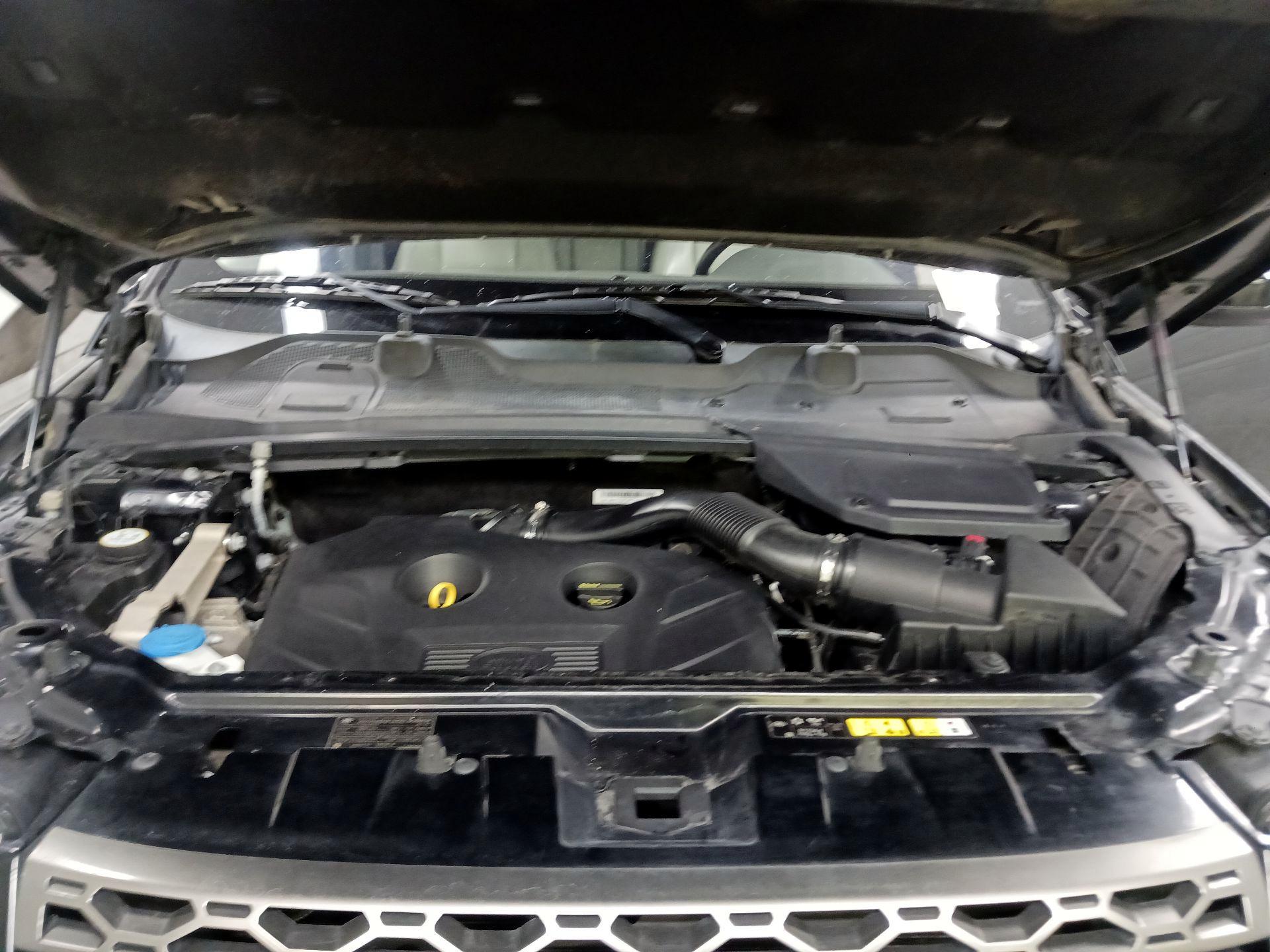Thumbnail: 2017 Land Rover Discovery Sport - 17