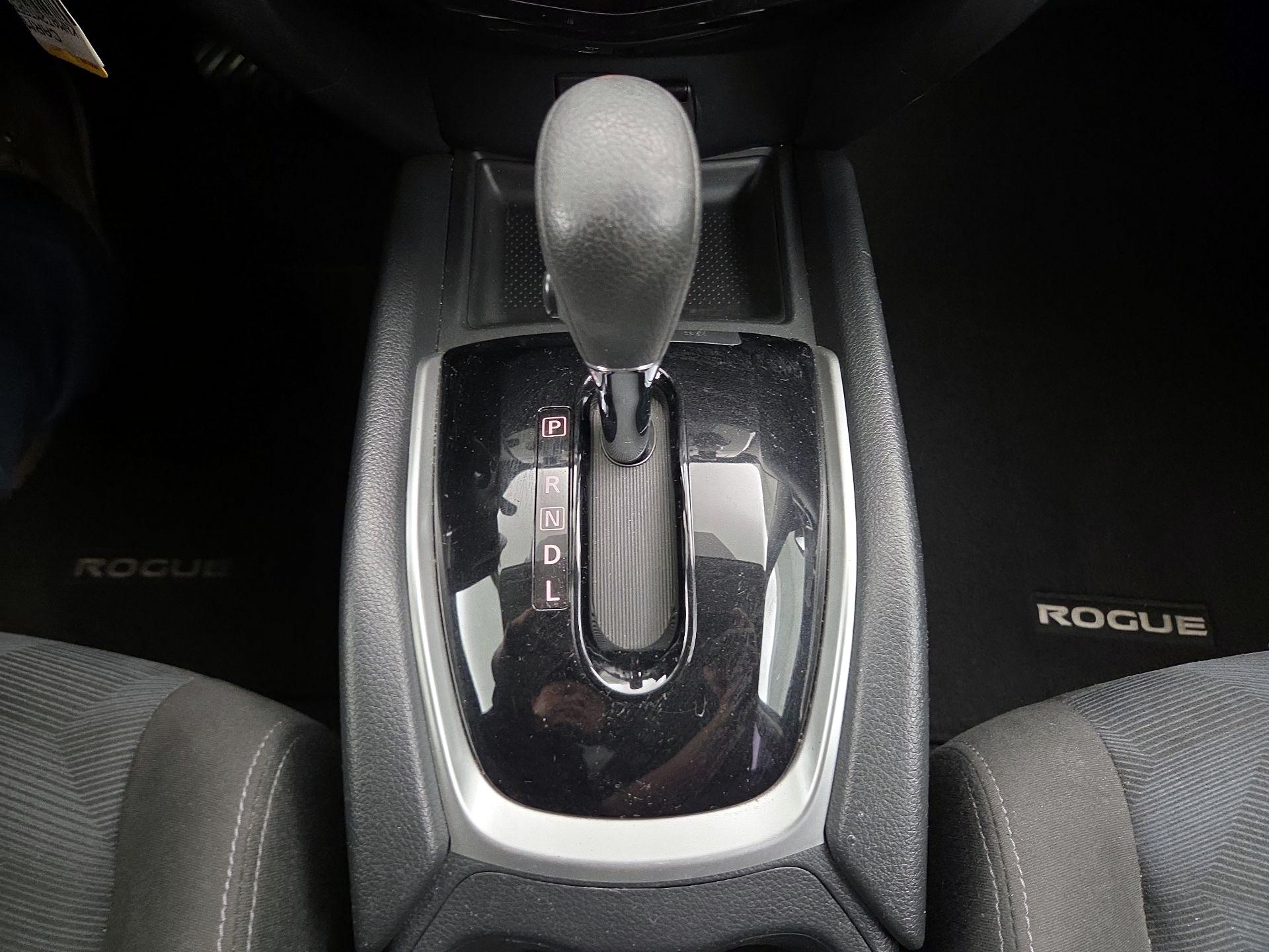 Thumbnail: 2015 Nissan Rogue - 17