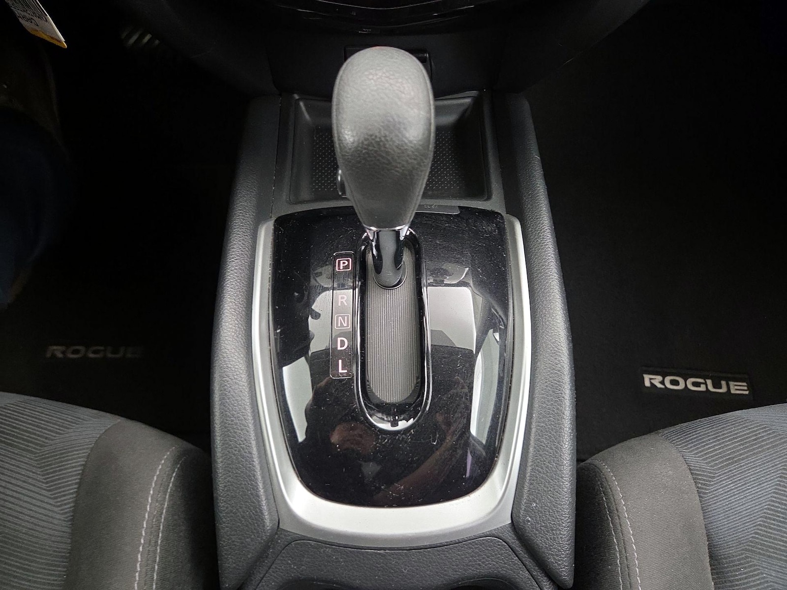 2015 Nissan Rogue S - Photo 18