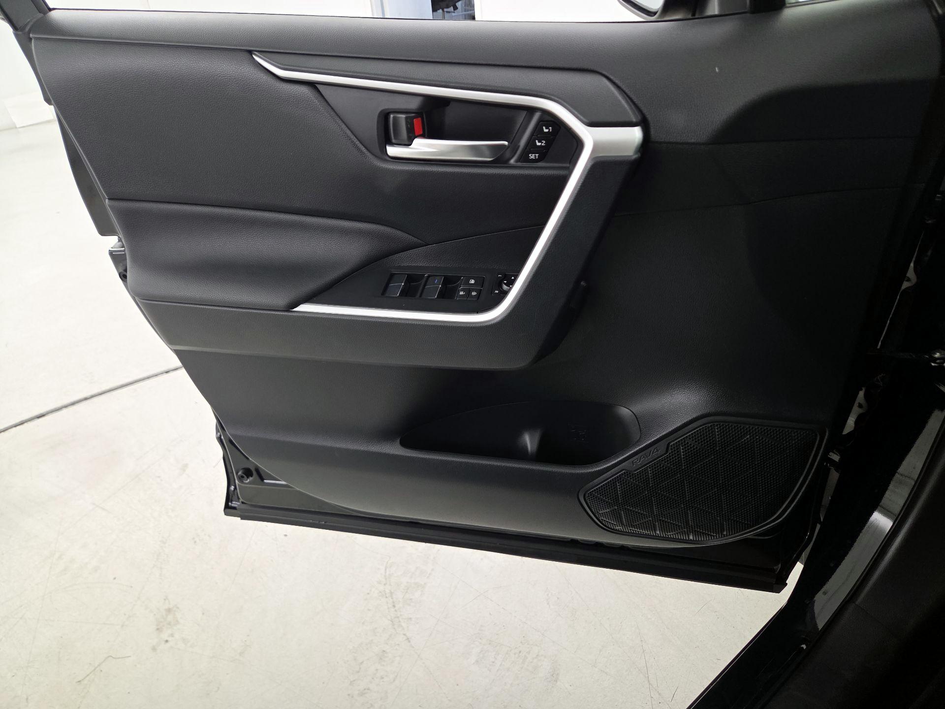 Thumbnail: 2021 Toyota RAV4 - 12