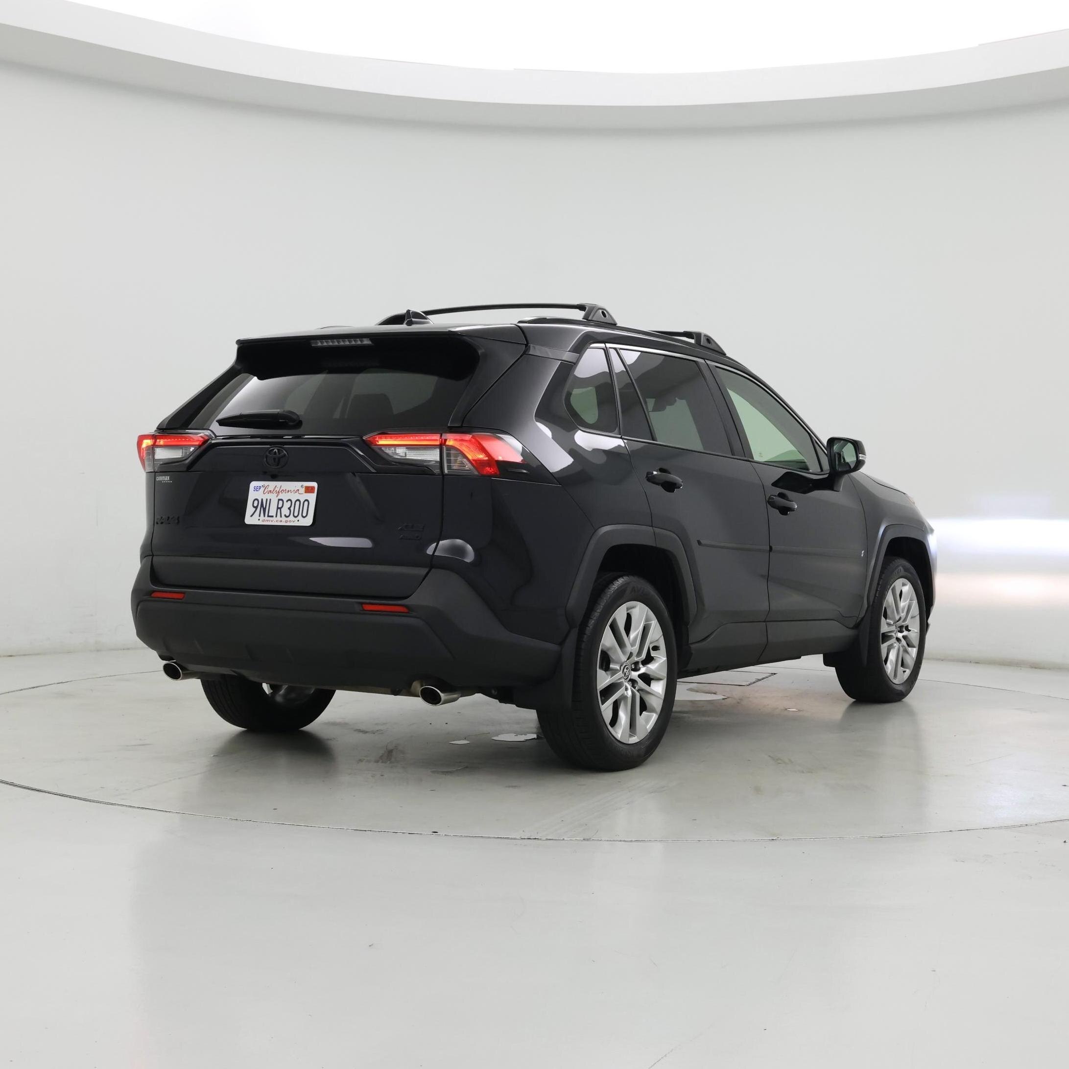 Thumbnail: 2021 Toyota RAV4 - 8