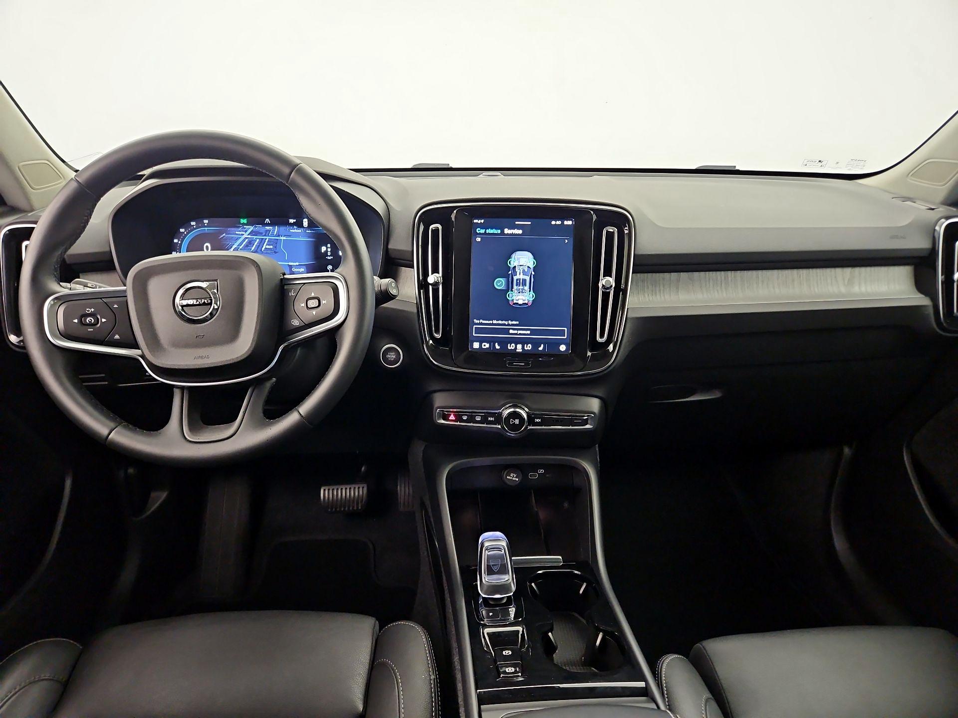 Thumbnail: 2025 Volvo XC40 - 9