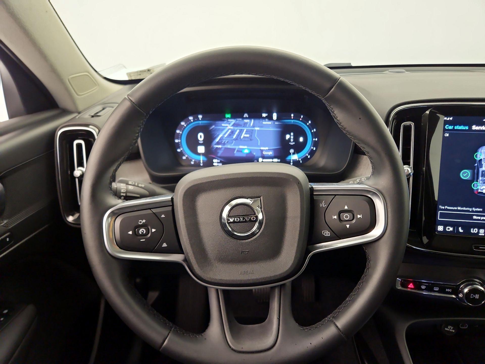 Thumbnail: 2025 Volvo XC40 - 10