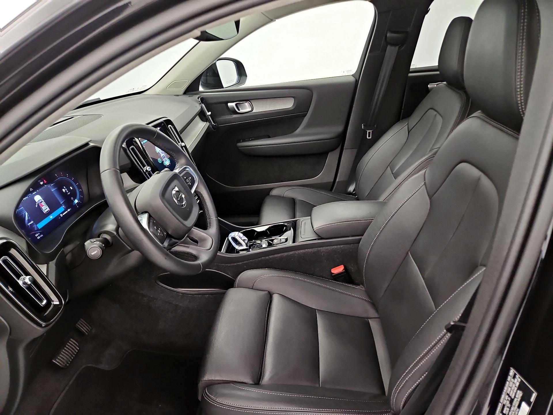 Thumbnail: 2025 Volvo XC40 - 11