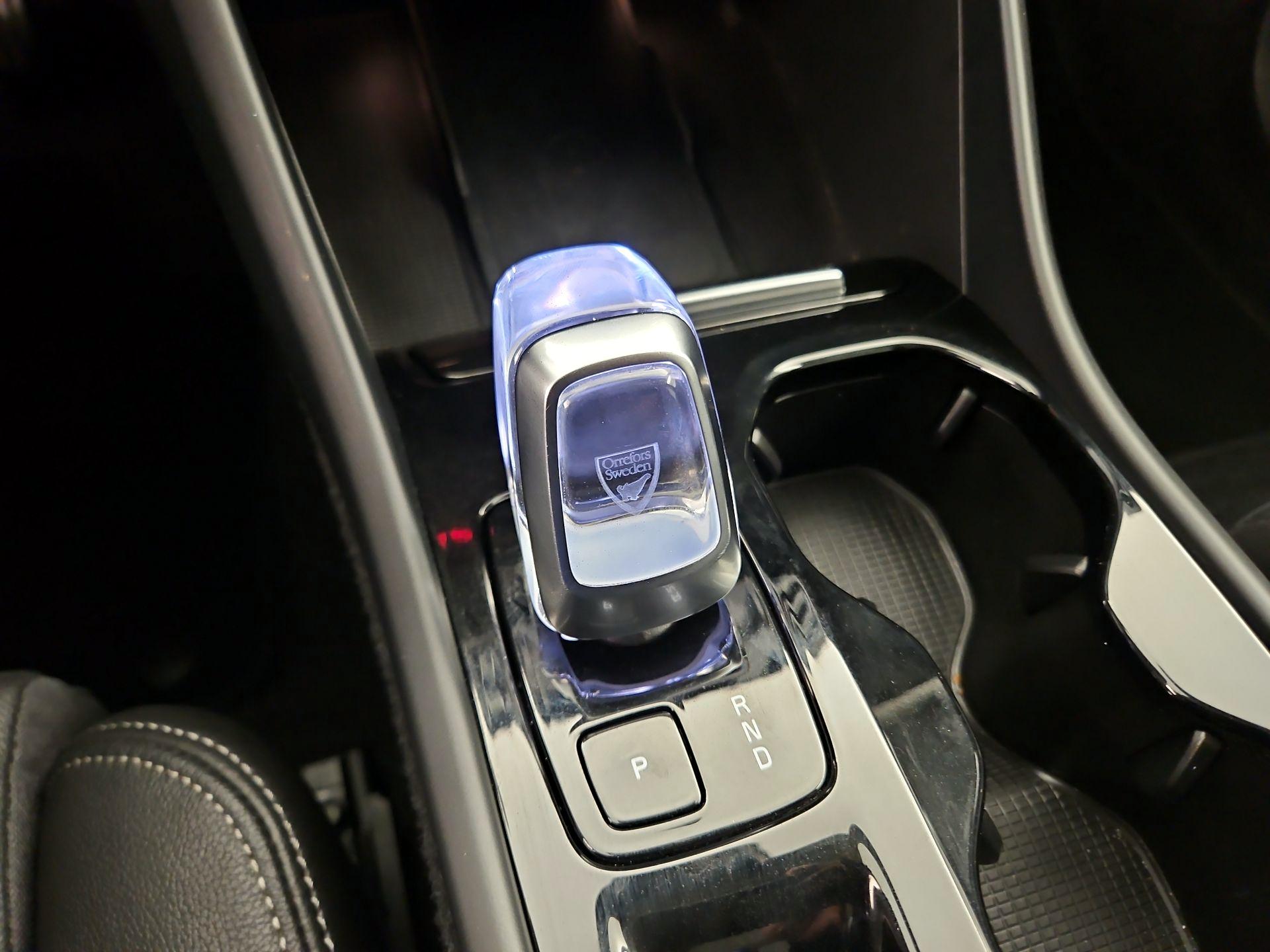 Thumbnail: 2025 Volvo XC40 - 16