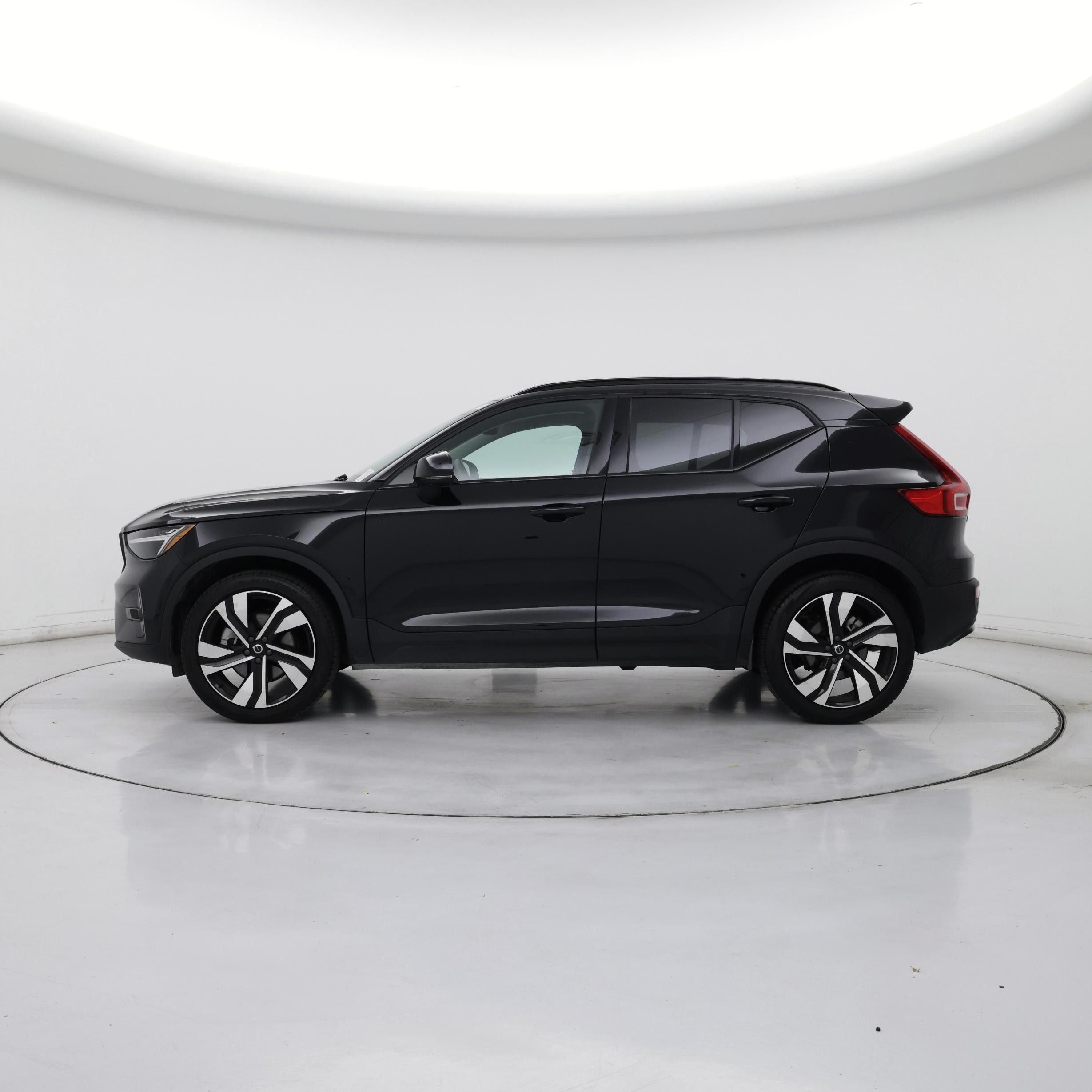 Thumbnail: 2025 Volvo XC40 - 3