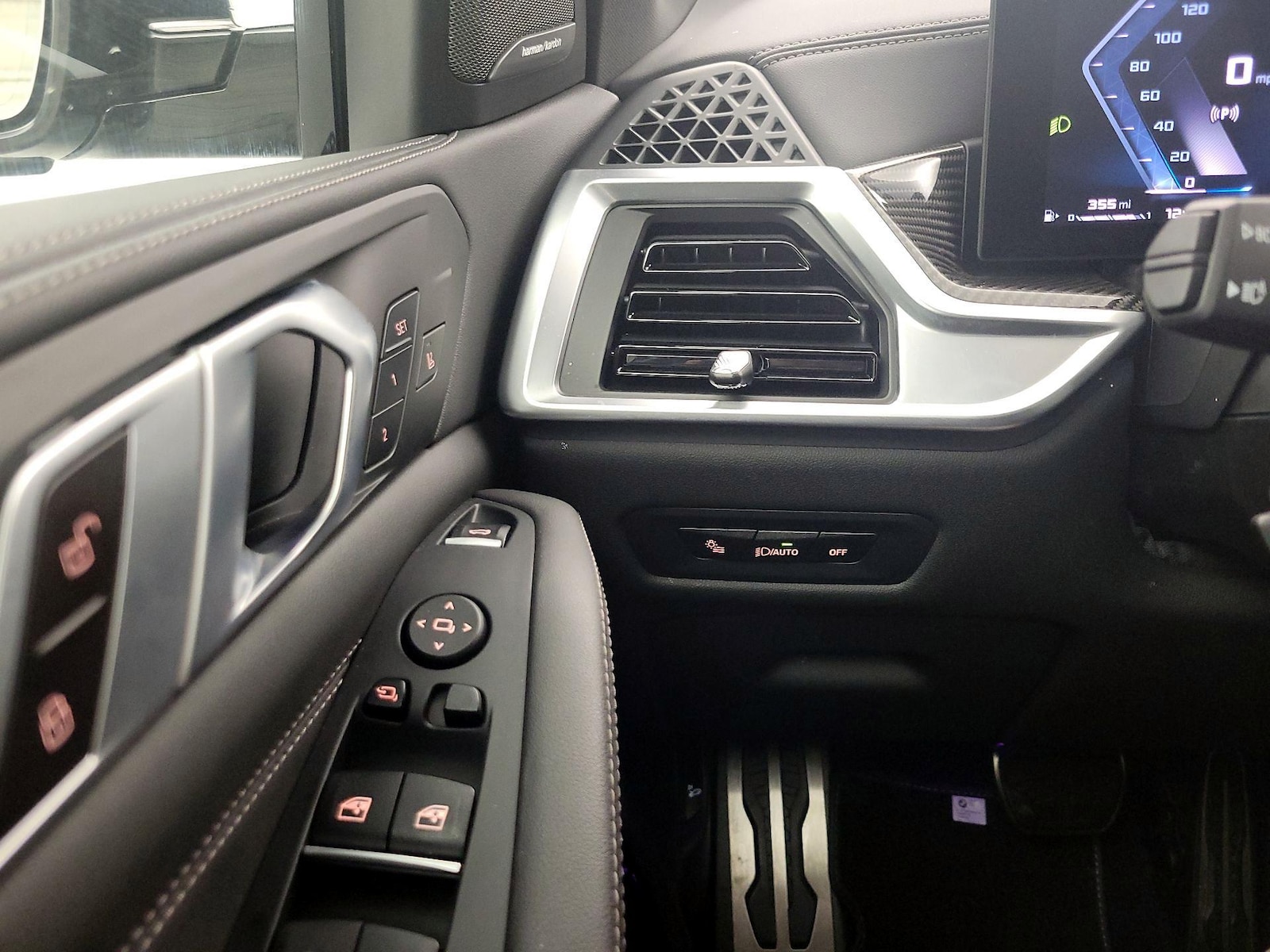 2025 BMW X5 M60i - Photo 14