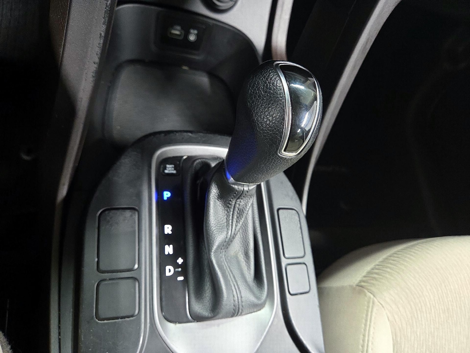 2017 Hyundai Santa Fe Sport - Photo 17