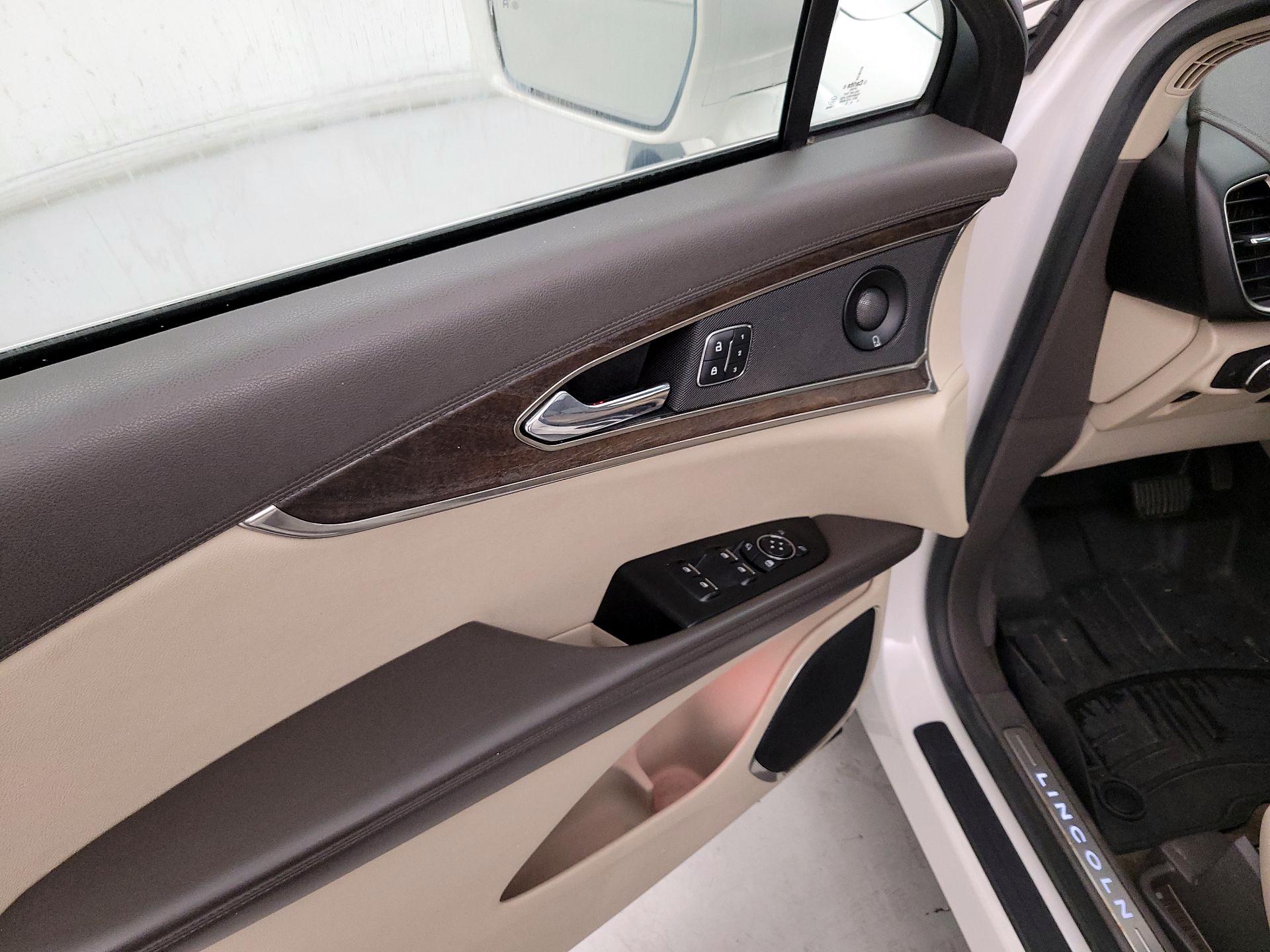 Thumbnail: 2016 Lincoln MKX - 12