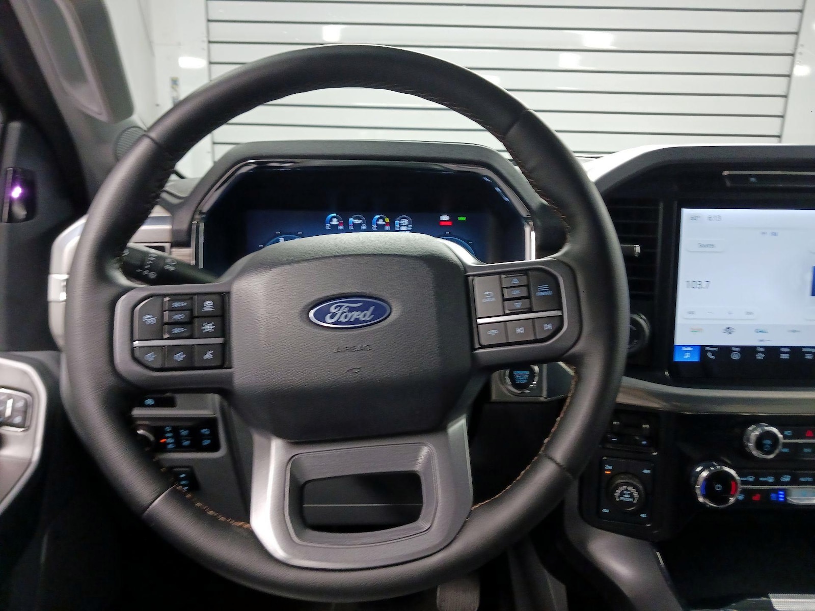 2025 Ford F-150 Lariat - Photo 11