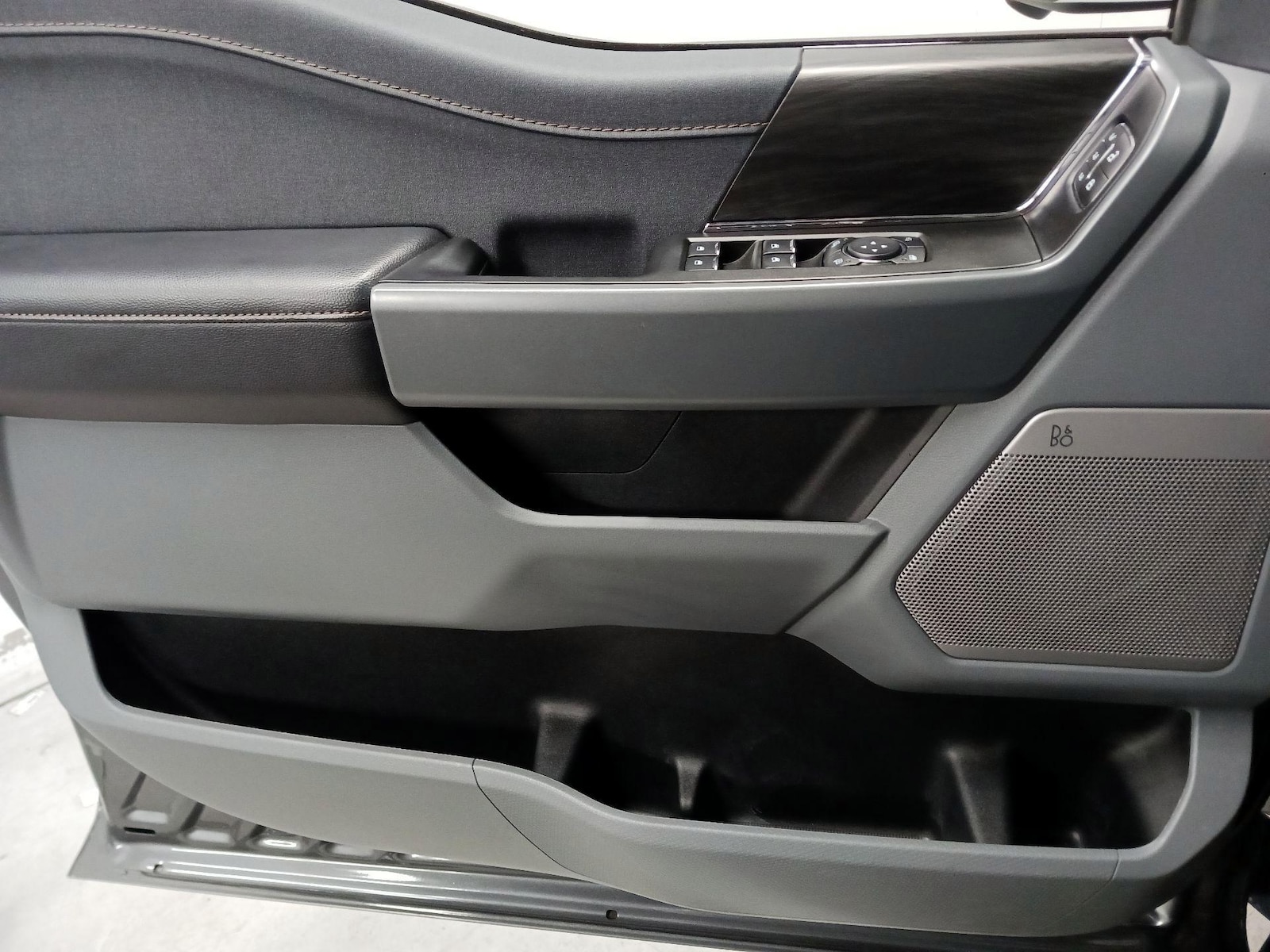 2025 Ford F-150 Lariat - Photo 13