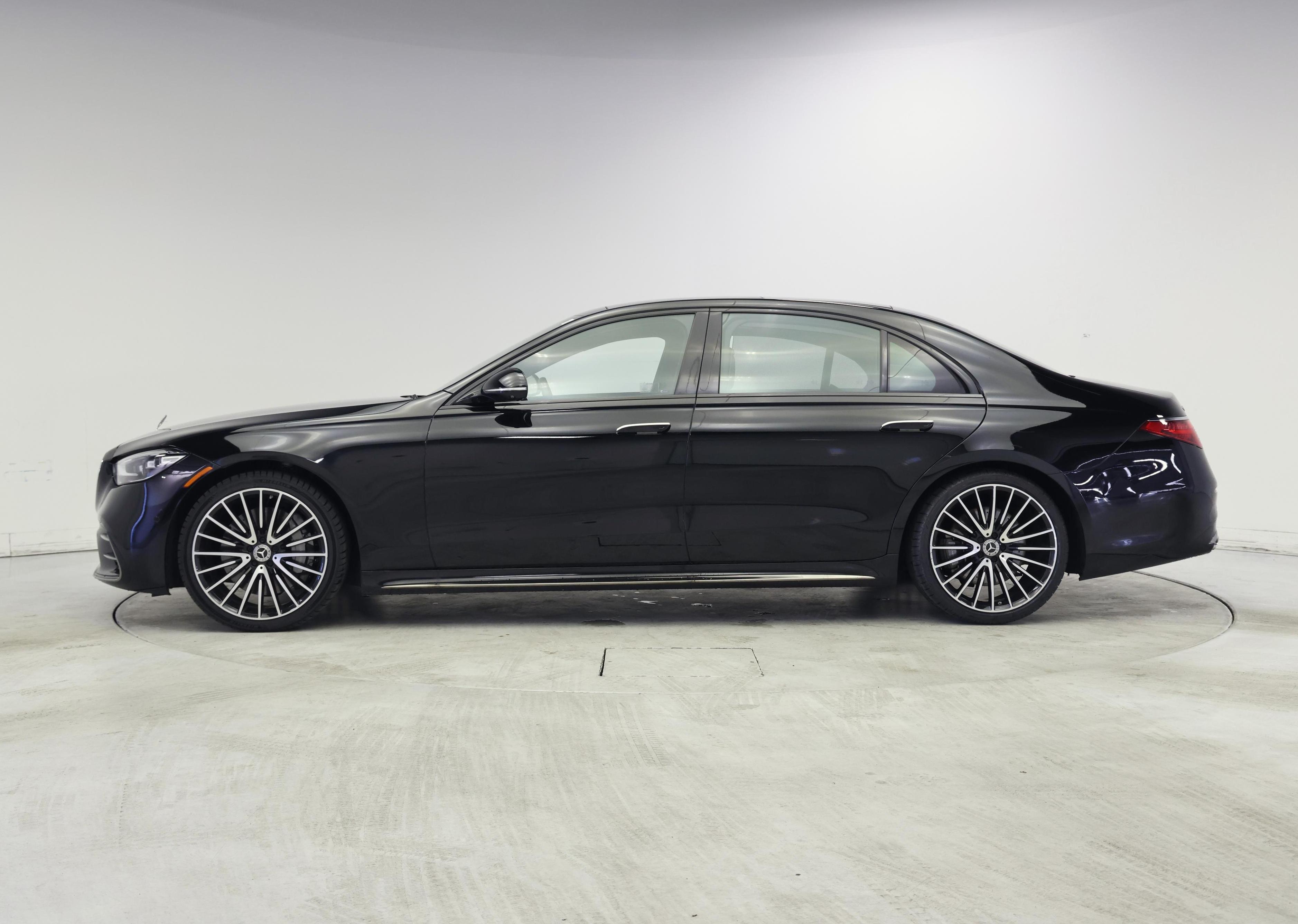 Thumbnail: 2023 Mercedes-Benz S-Class - 3