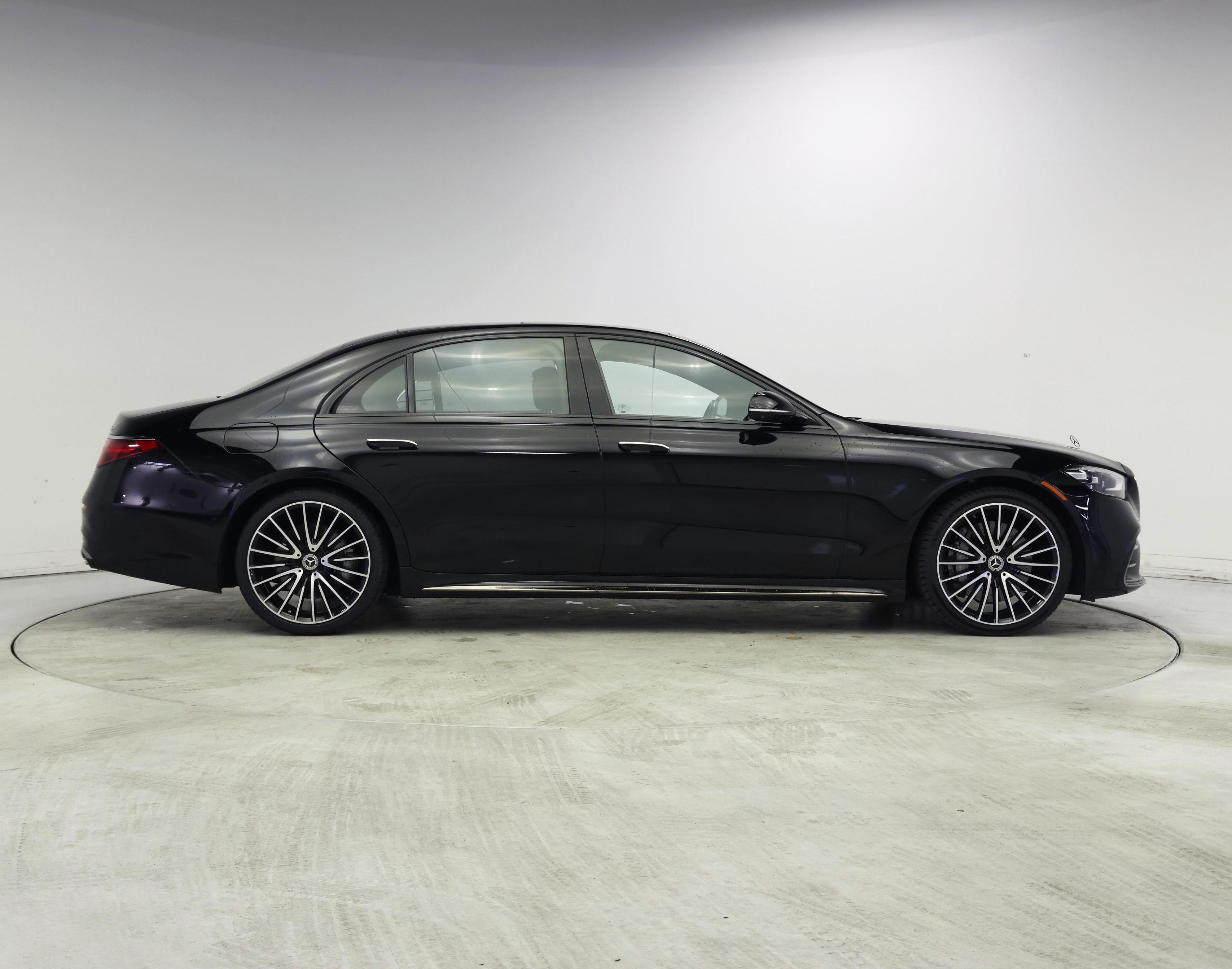 Thumbnail: 2023 Mercedes-Benz S-Class - 7